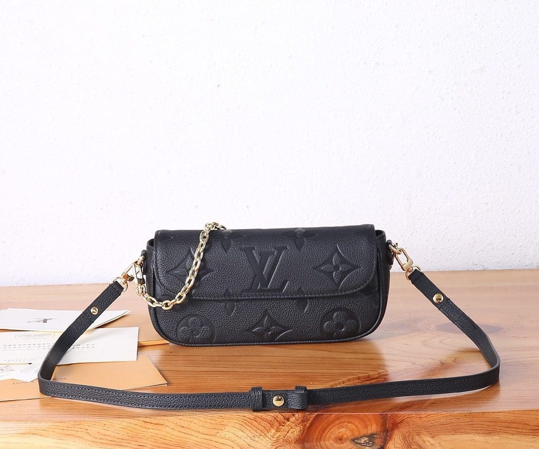 Louis Vuitton M82154 WALLET ON CHAIN ​​IVY handbag