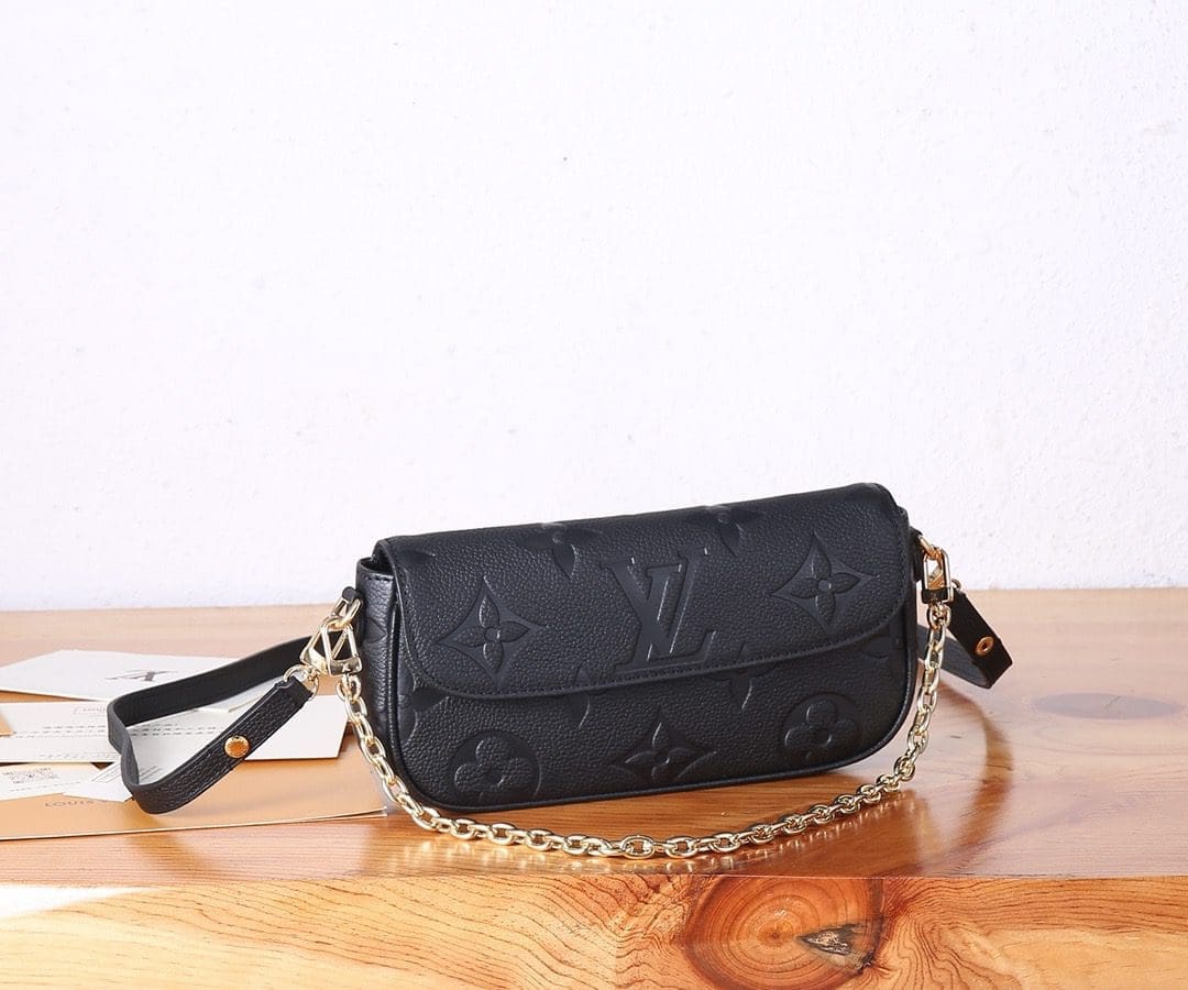 Louis Vuitton M82154 WALLET ON CHAIN ​​IVY handbag
