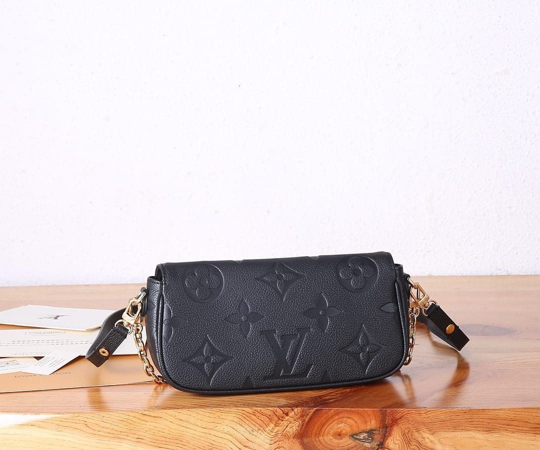 Louis Vuitton M82154 WALLET ON CHAIN ​​IVY handbag
