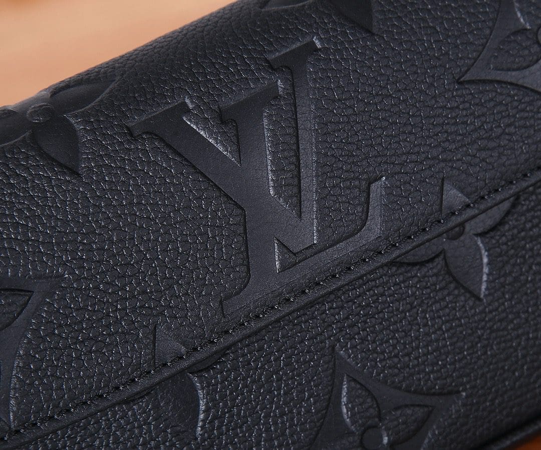 Louis Vuitton M82154 WALLET ON CHAIN ​​IVY handbag