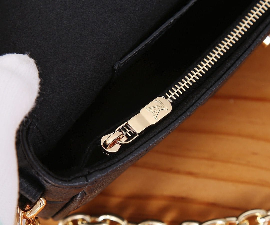 Louis Vuitton M82154 WALLET ON CHAIN ​​IVY handbag