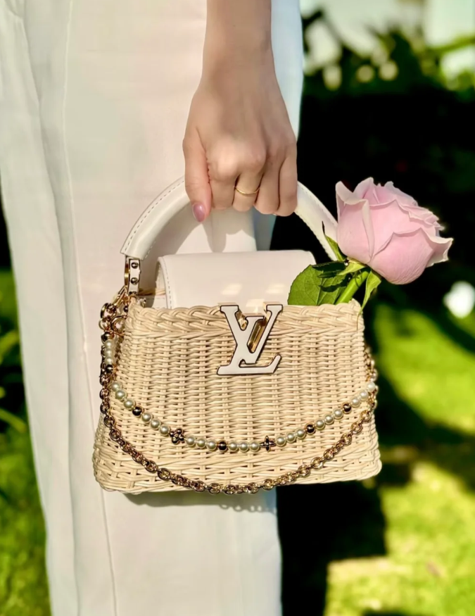 LV Capucines M26004 Mini