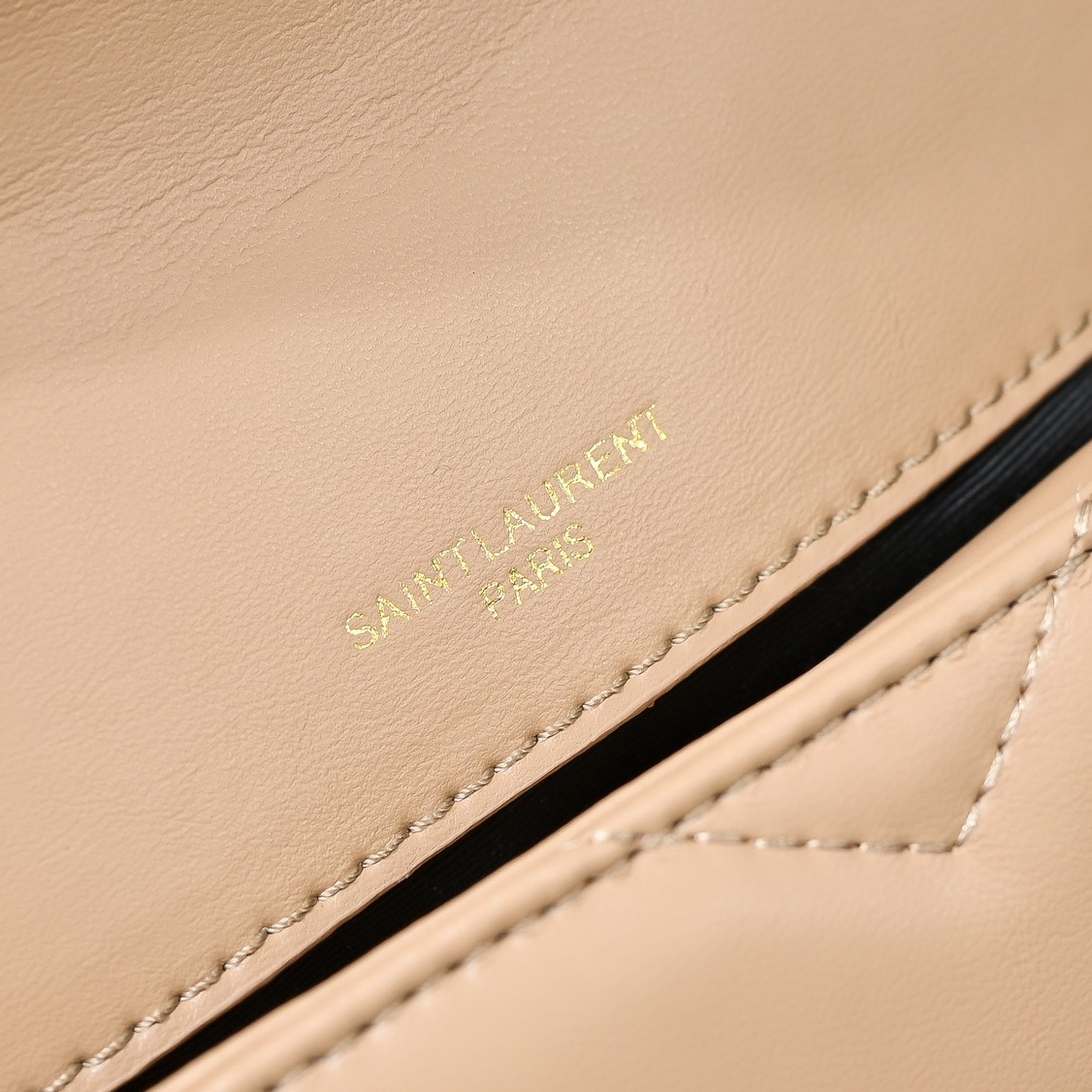 SAINT LAURENT LOULOU in MATELASSÉ Lambskin
