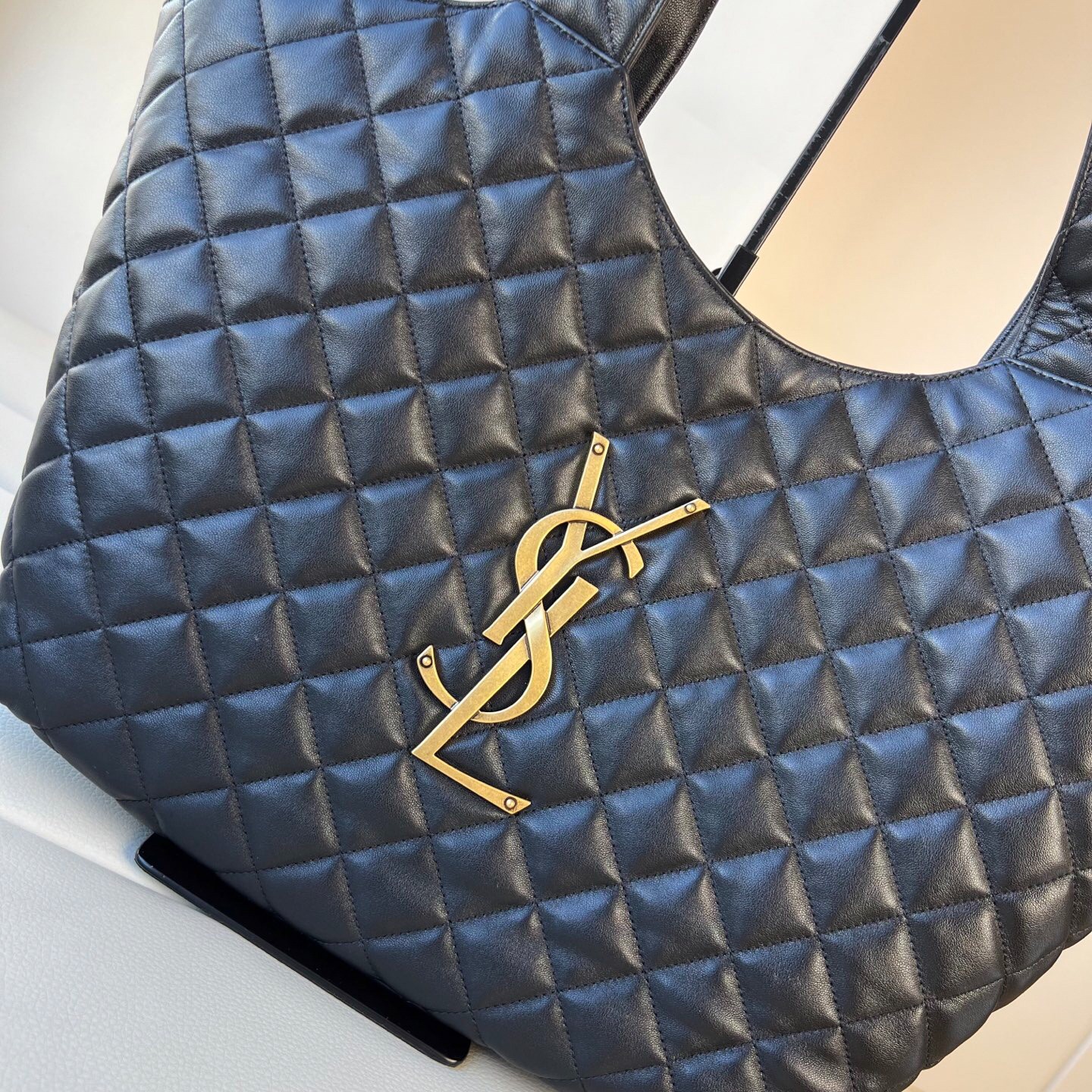 SAINT LAURENT YSL ICARE Medium in quilted nappa Black - Bag