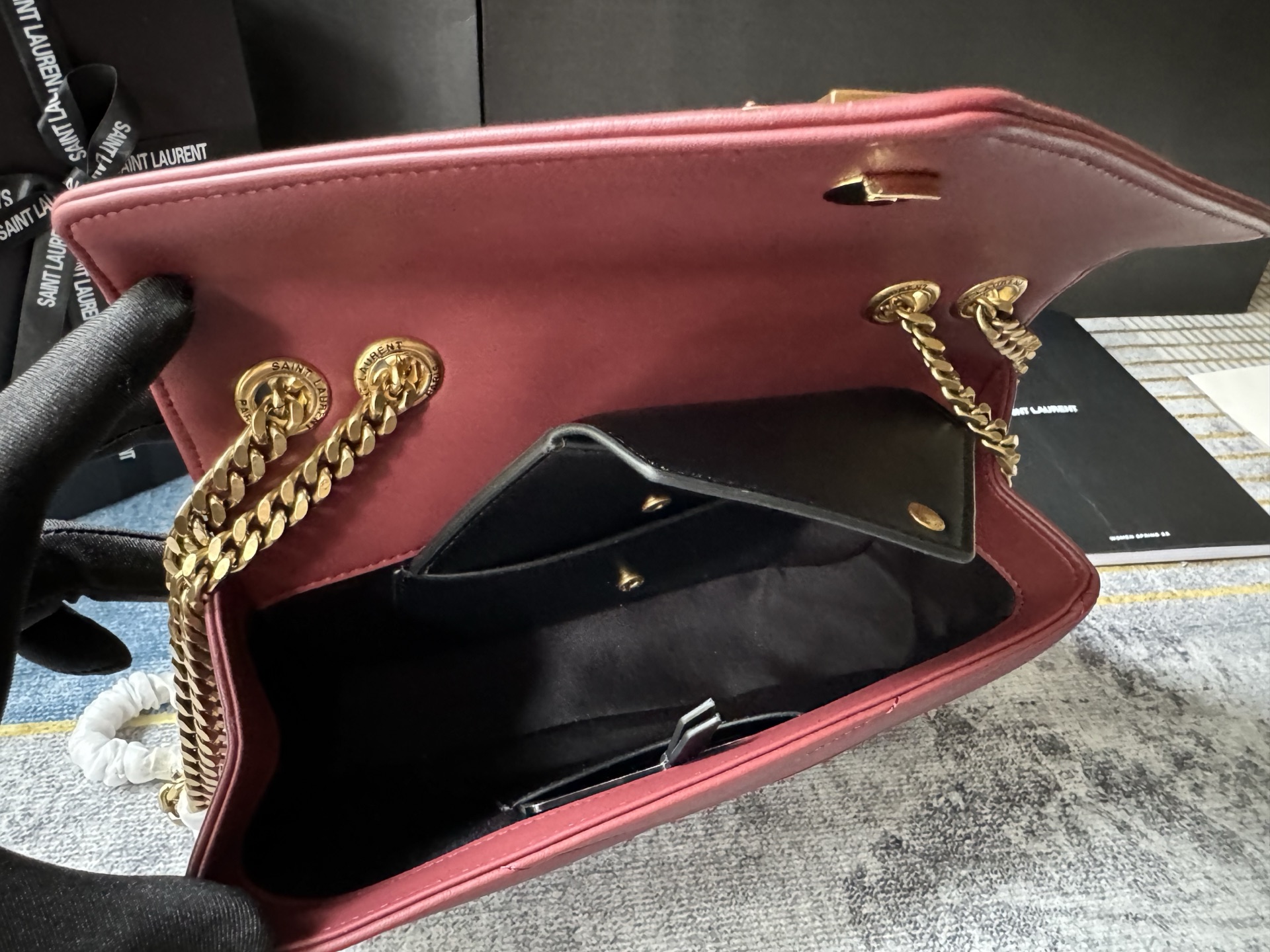 SAINT LAURENT LOULOU in MATELASSÉ Lambskin - Wine