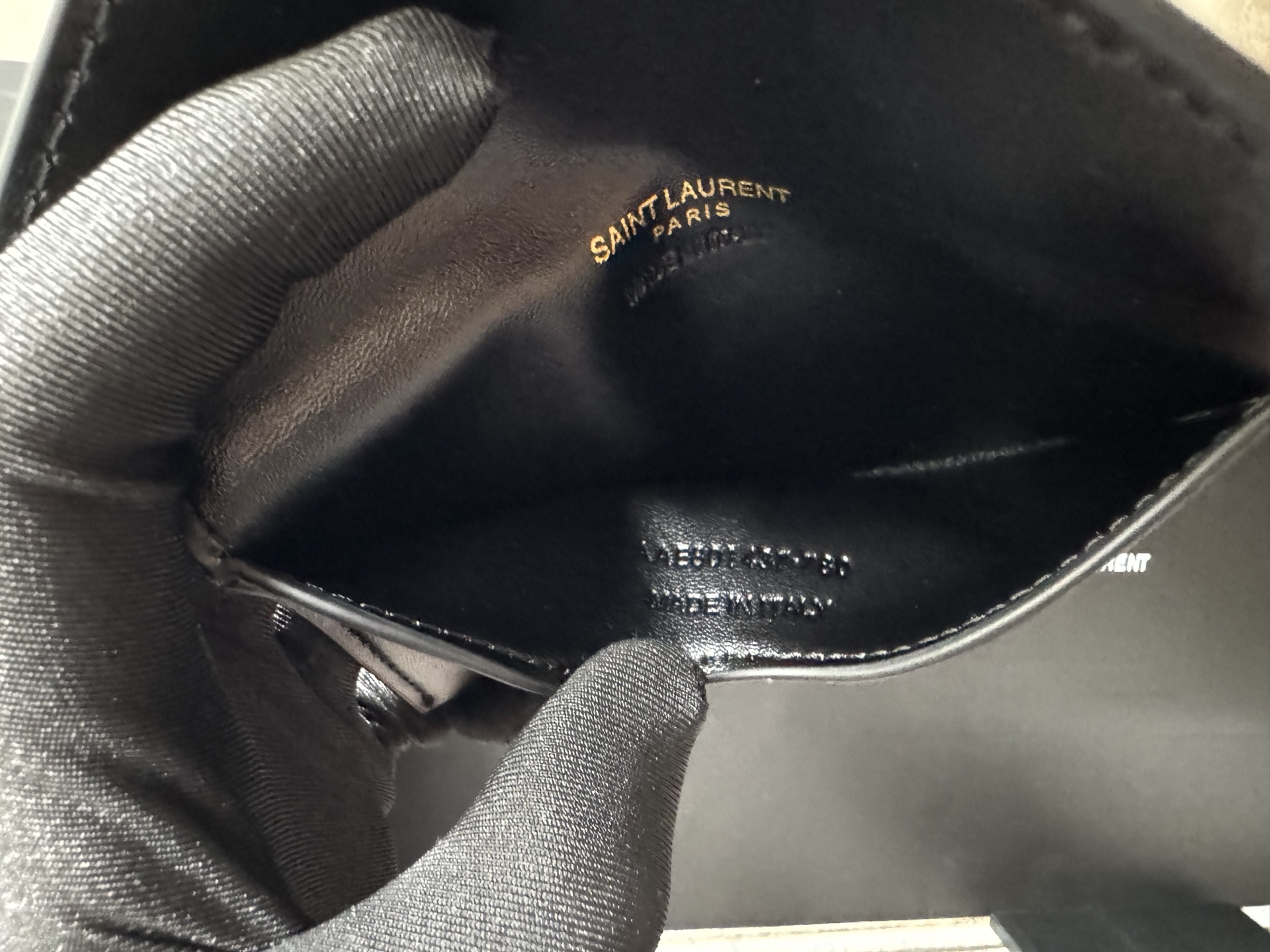 SAINT LAURENT LOULOU in MATELASSÉ Lambskin - Wine
