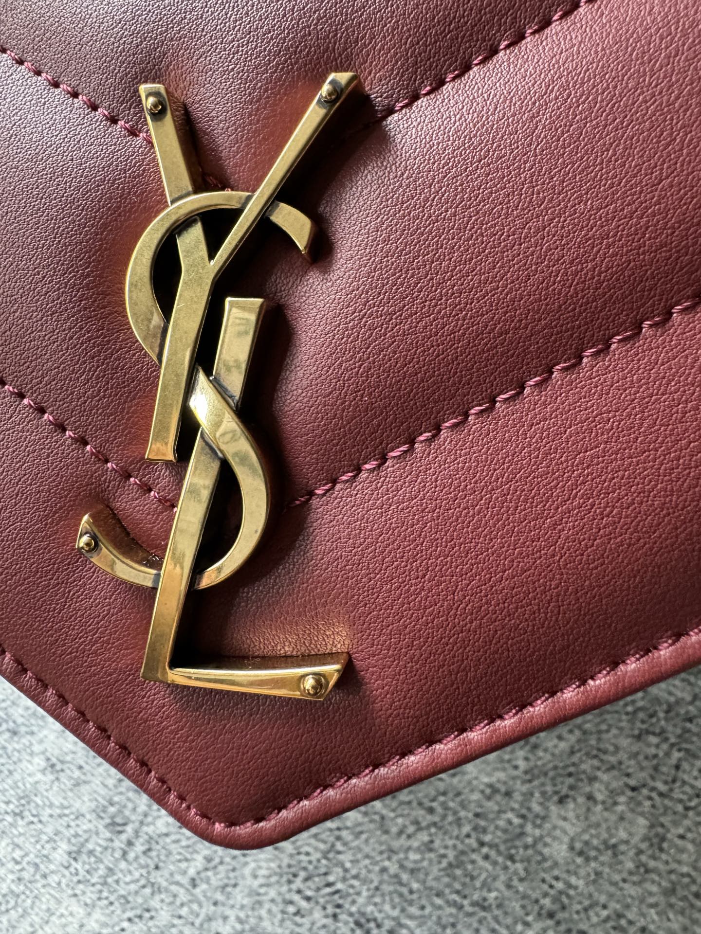 SAINT LAURENT LOULOU in MATELASSÉ Lambskin - Wine