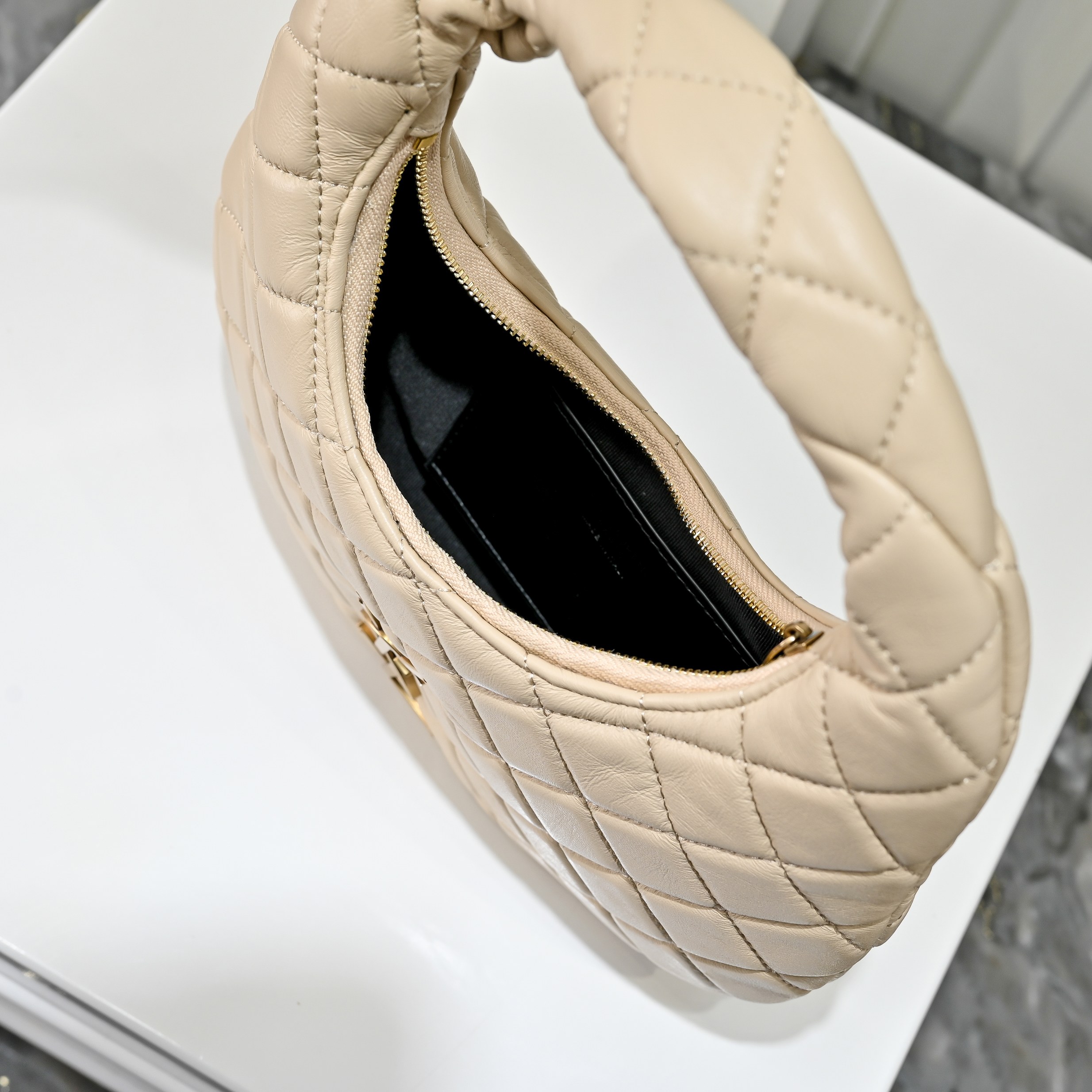 [TOP]Saint Laurent YSL IICARINO in quilted suede Hobo Bag - DARK BEIGE