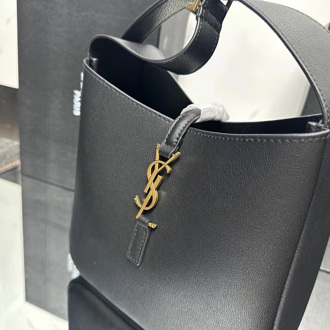 SAINT LAURENT Supple Small leather shoulder bag-Black - Bag