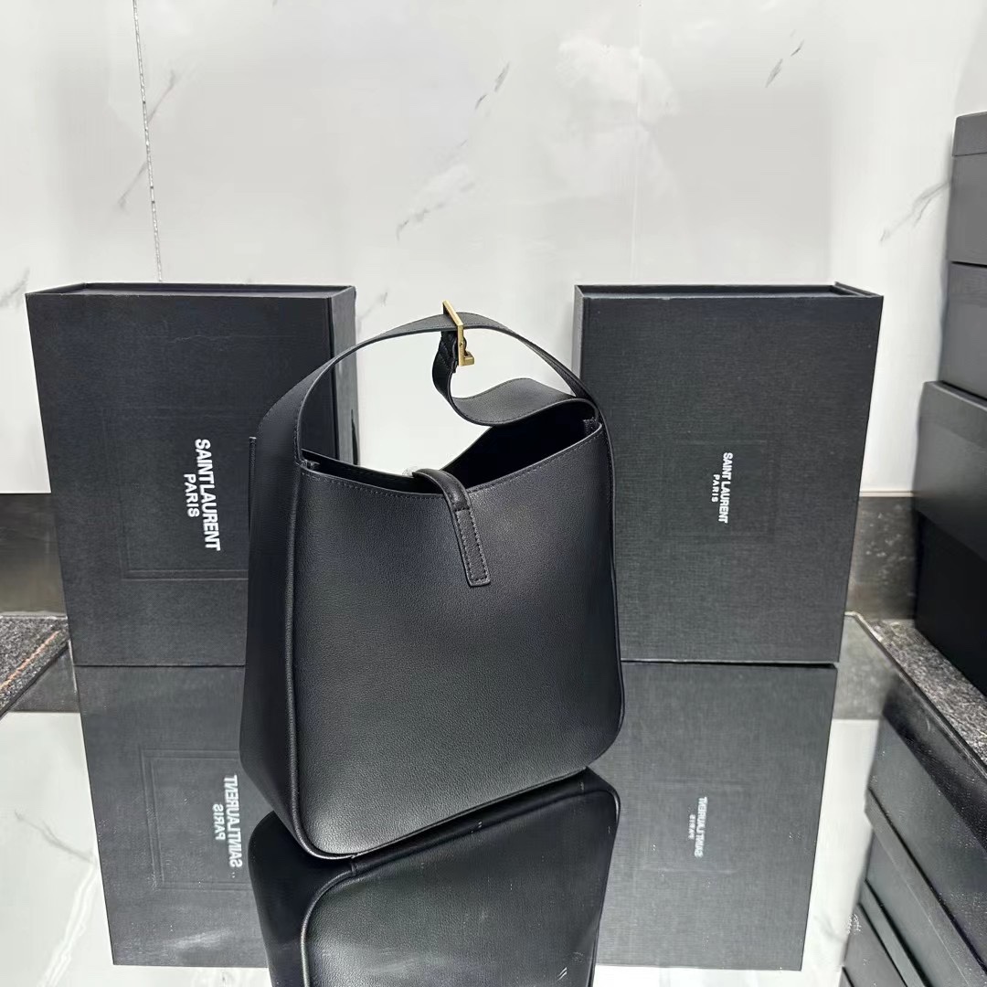 SAINT LAURENT Supple Small leather shoulder bag-Black - Bag