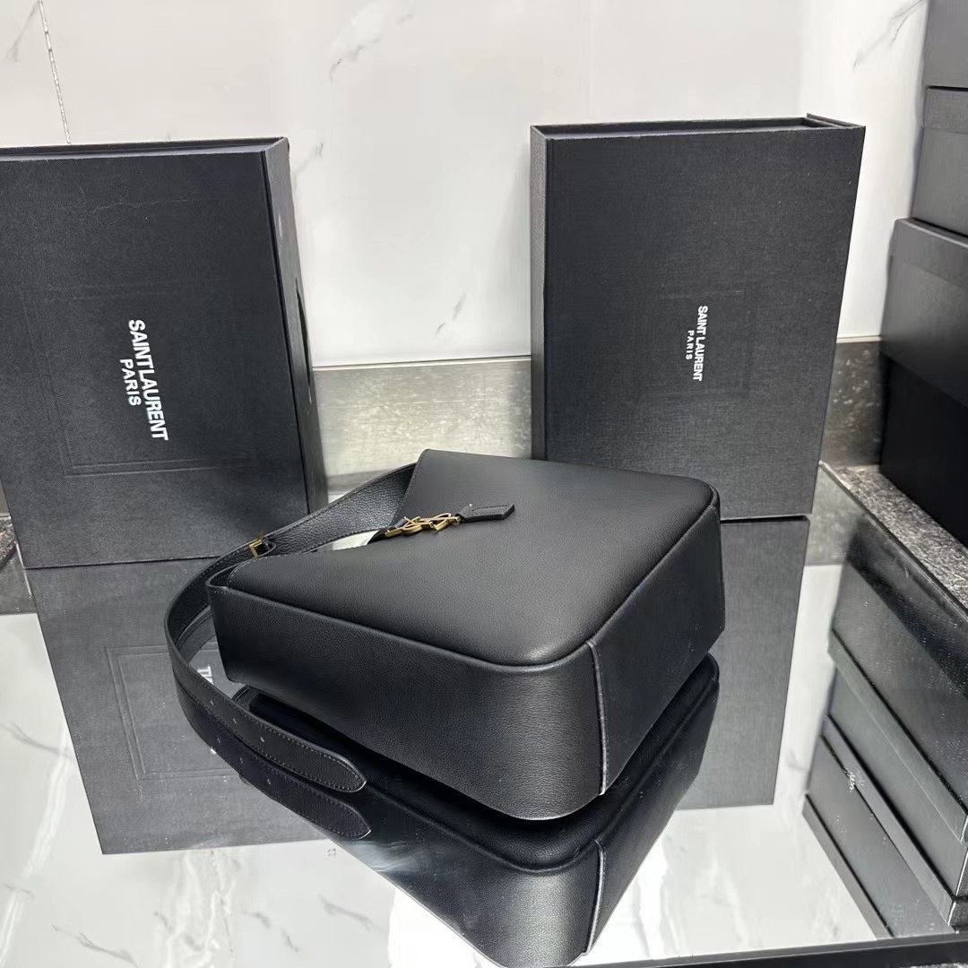 SAINT LAURENT Supple Small leather shoulder bag-Black - Bag