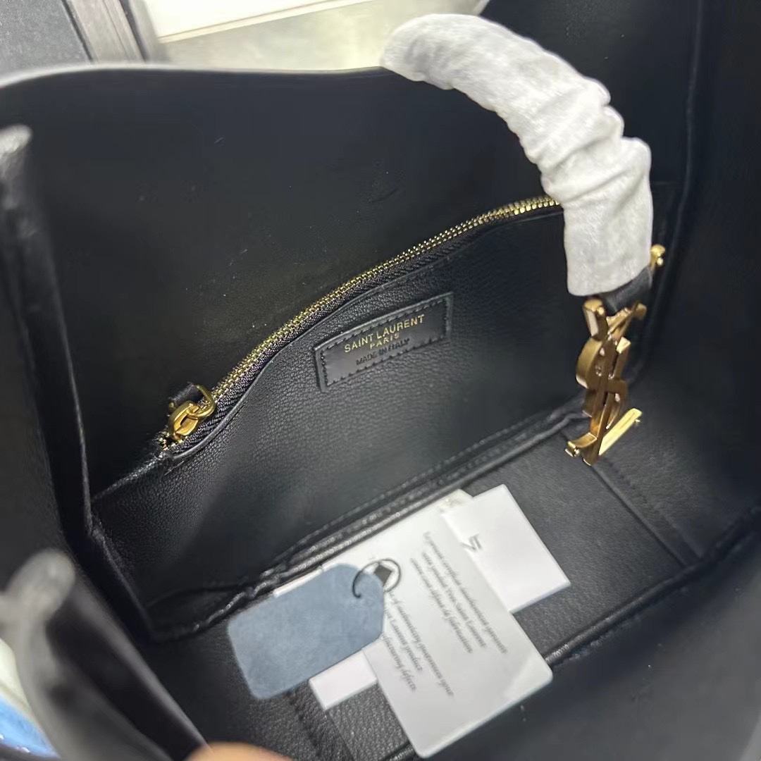 SAINT LAURENT Supple Small leather shoulder bag-Black - Bag