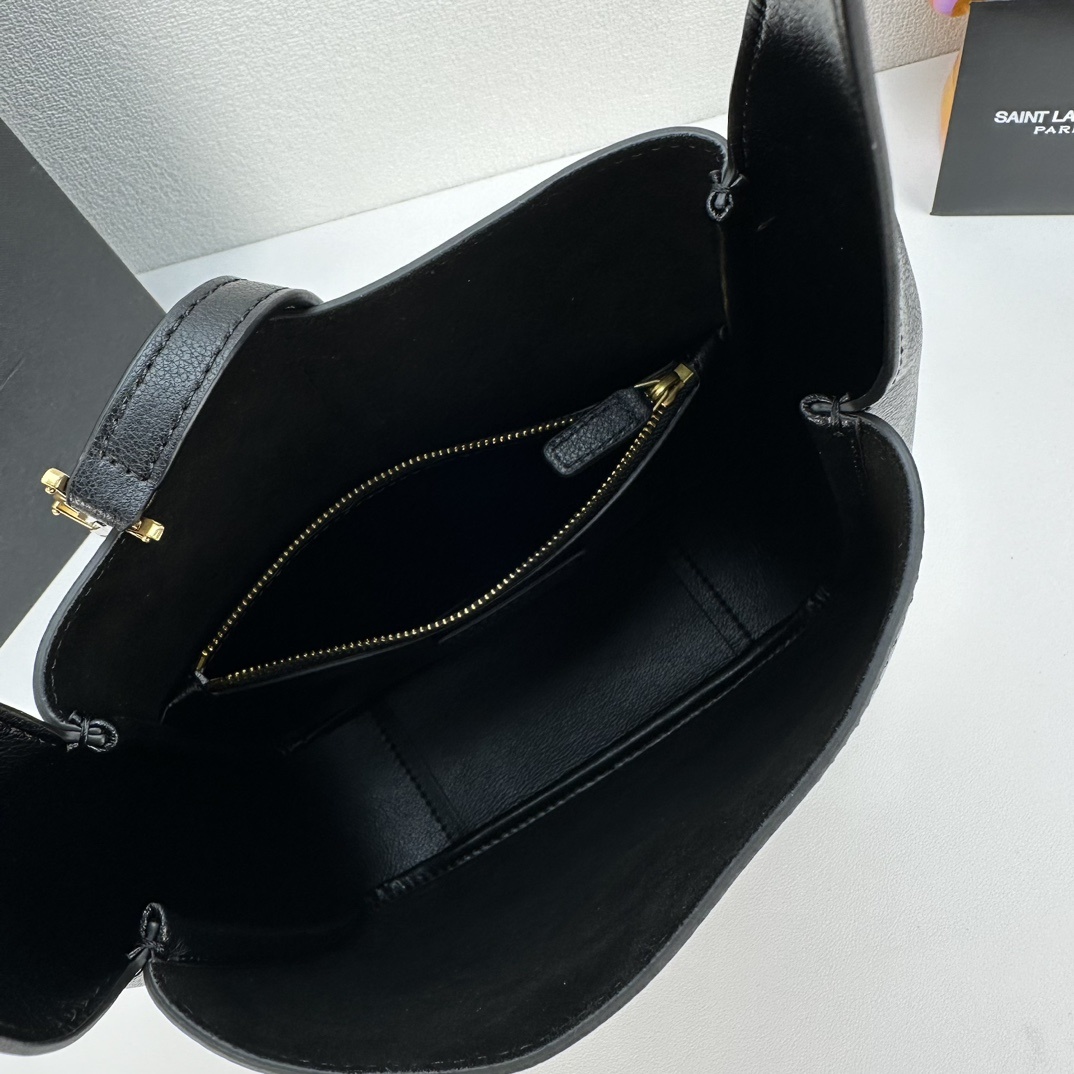 Saint Laurent LE 5 À 7 small bag in soft python Black - Bag