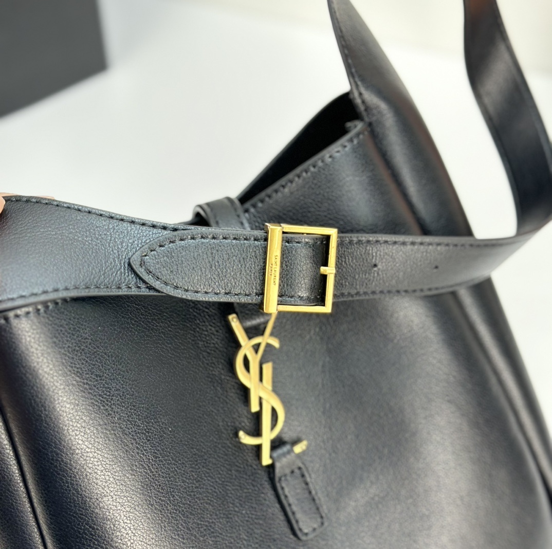 Saint Laurent LE 5 À 7 small bag in soft python Black - Bag