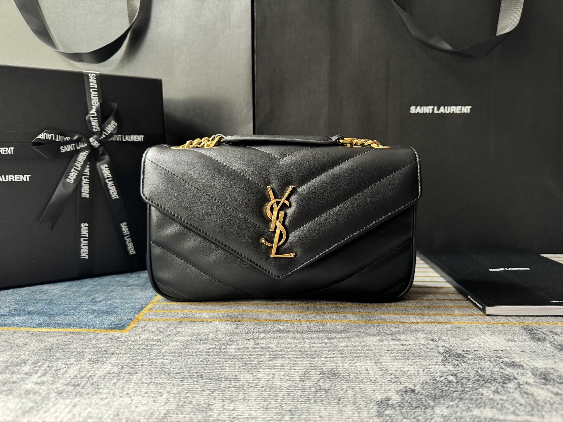 SAINT LAURENT LOULOU in MATELASSÉ Lambskin - Black