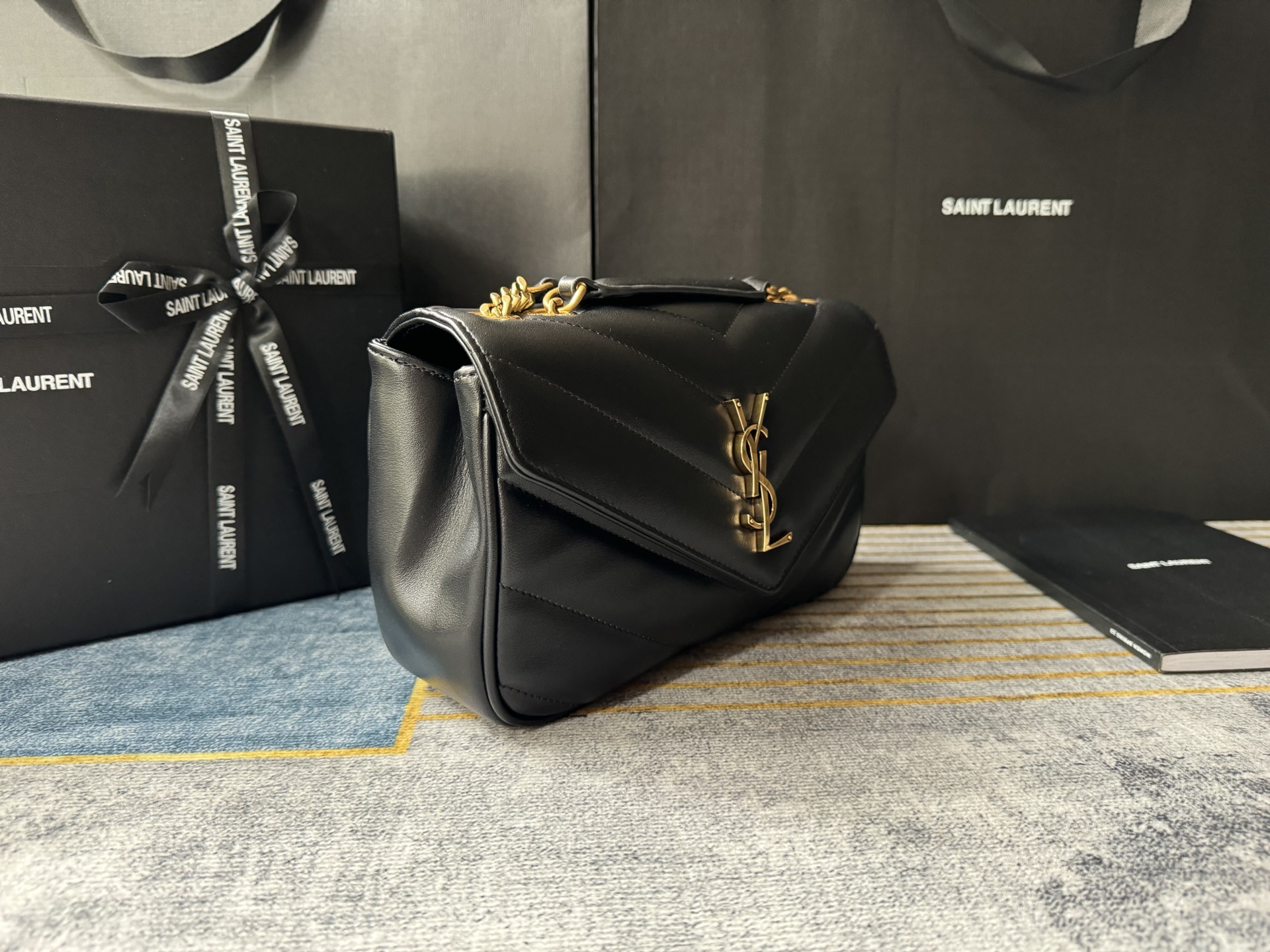SAINT LAURENT LOULOU in MATELASSÉ Lambskin - Black