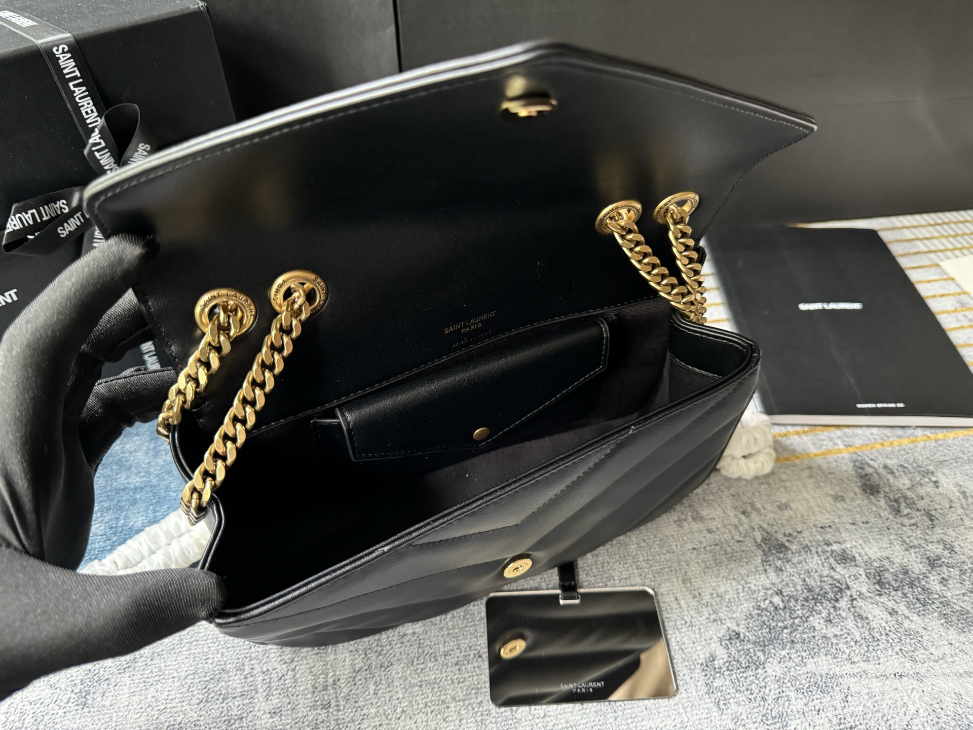 SAINT LAURENT LOULOU in MATELASSÉ Lambskin - Black