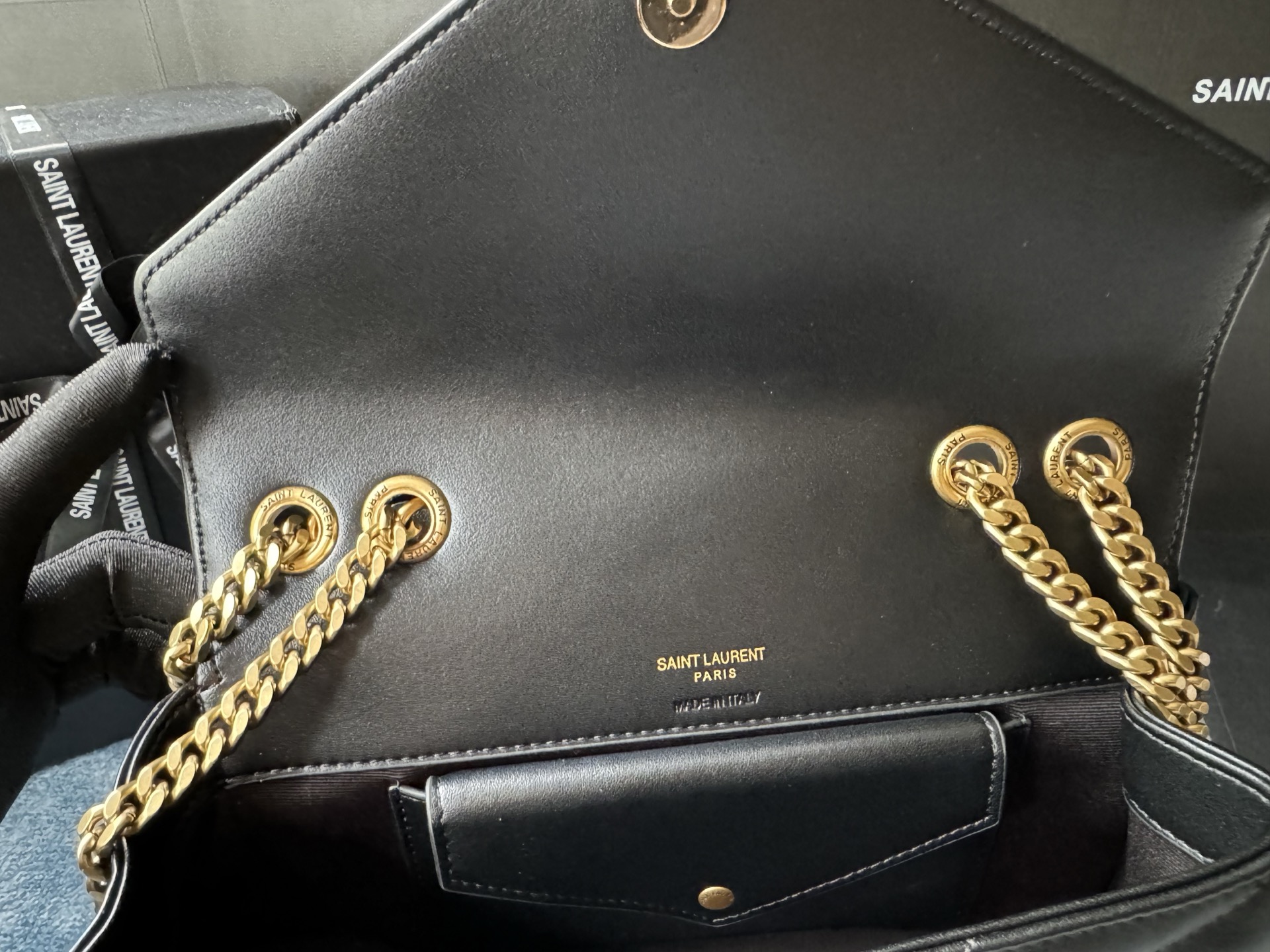 SAINT LAURENT LOULOU in MATELASSÉ Lambskin - Black