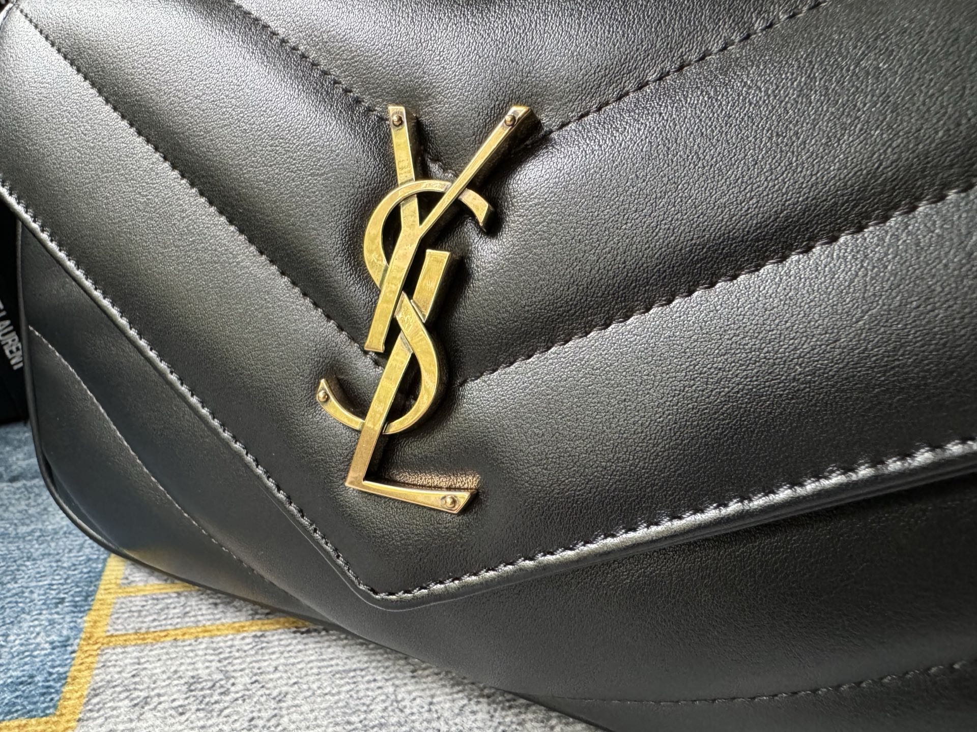 SAINT LAURENT LOULOU in MATELASSÉ Lambskin - Black