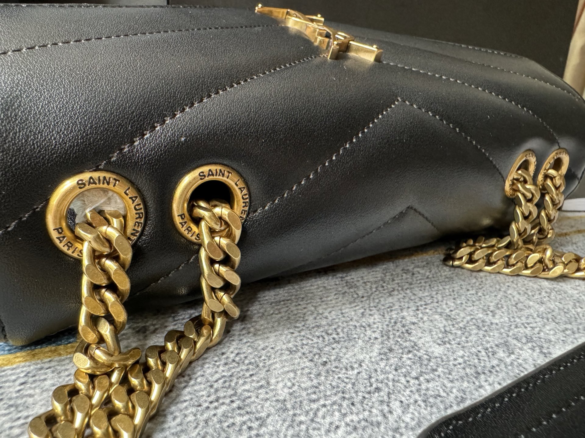 SAINT LAURENT LOULOU in MATELASSÉ Lambskin - Black