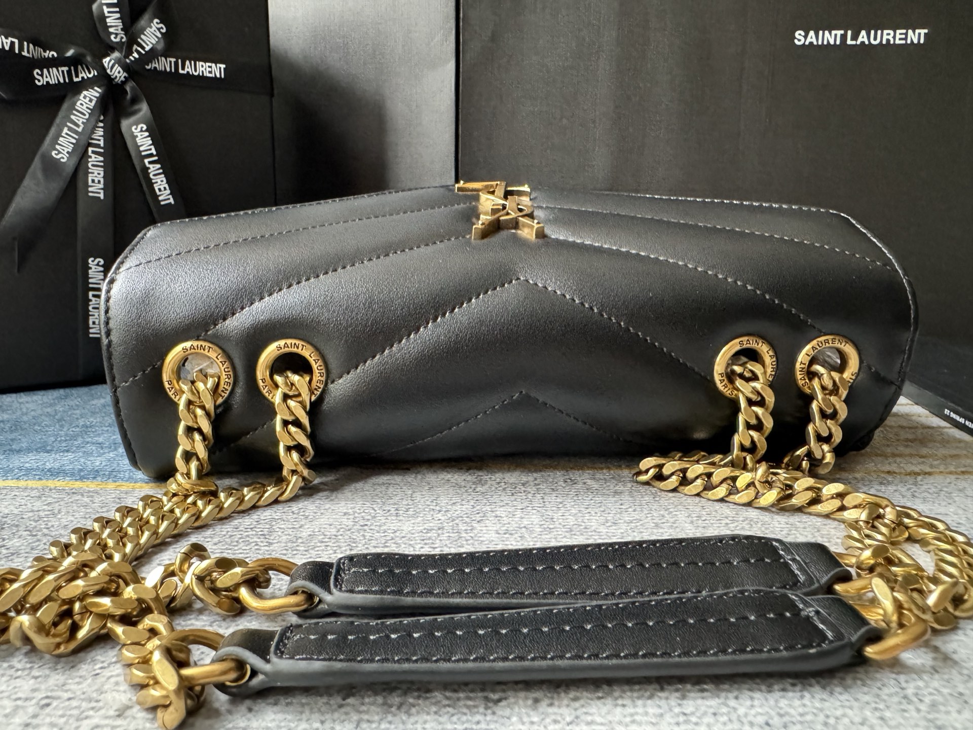 SAINT LAURENT LOULOU in MATELASSÉ Lambskin - Black