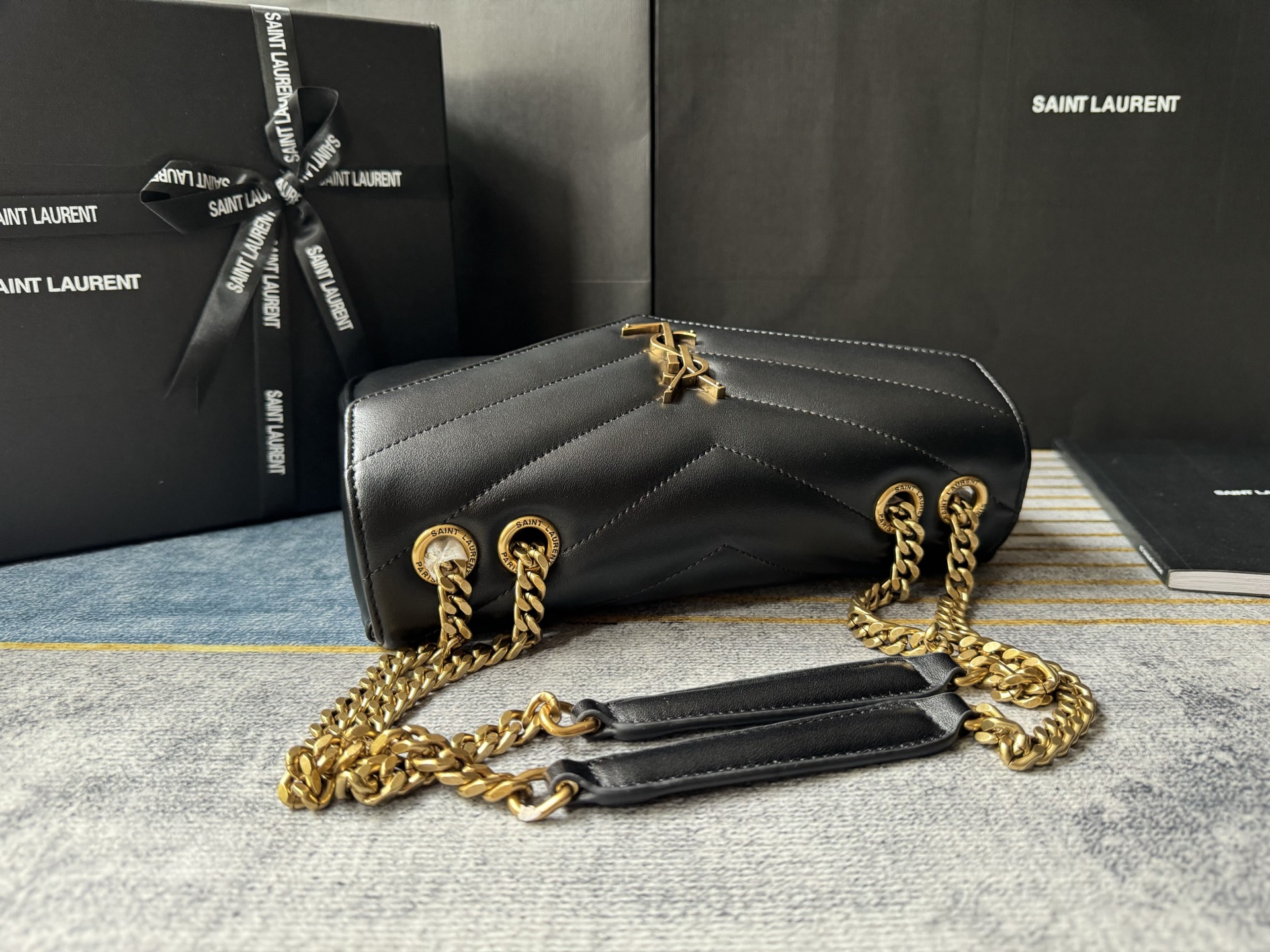 SAINT LAURENT LOULOU in MATELASSÉ Lambskin - Black