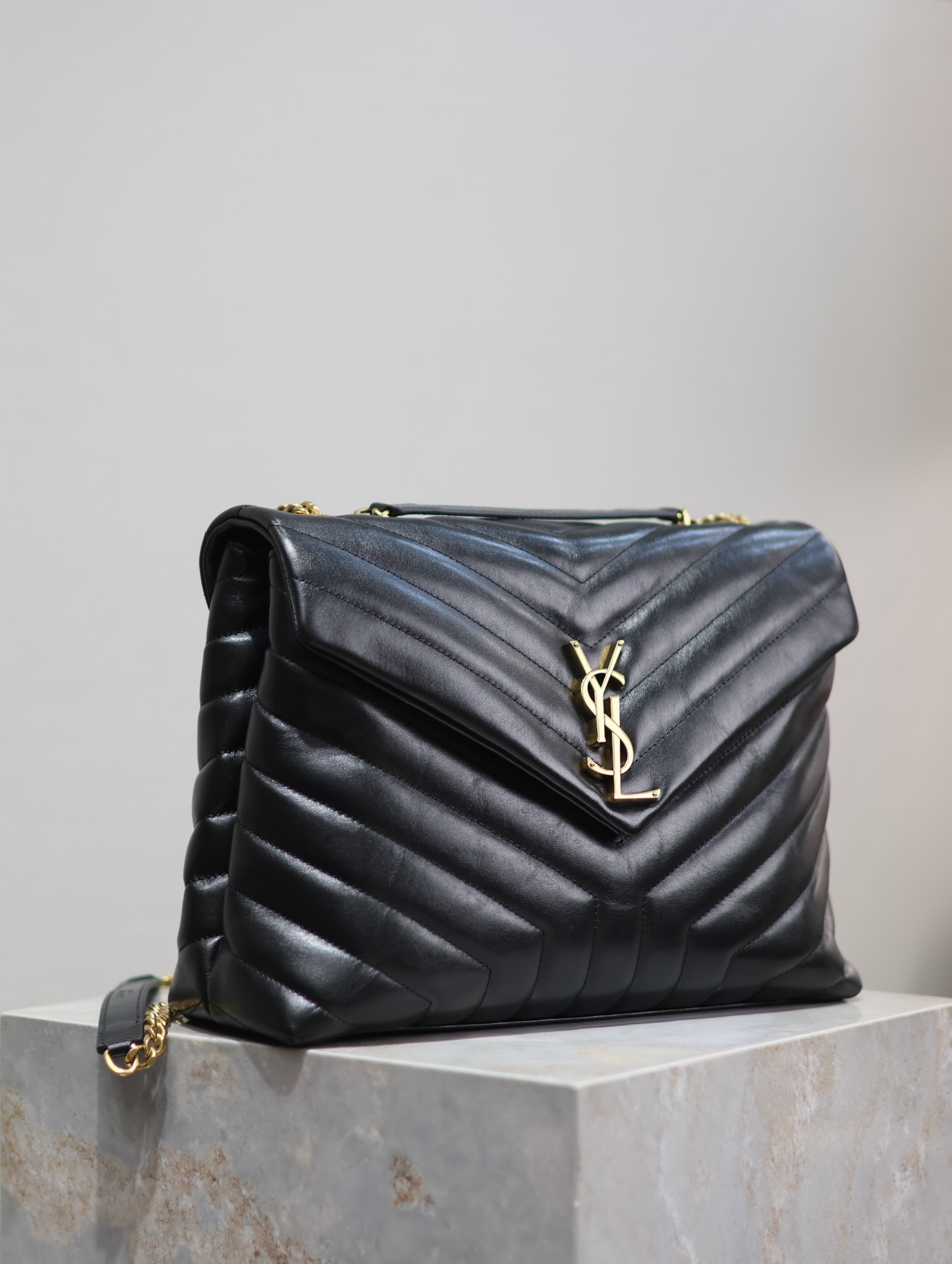 [TOP] SAINT LAURENT Loulou medium quilted leather shoulder bag black - Bag