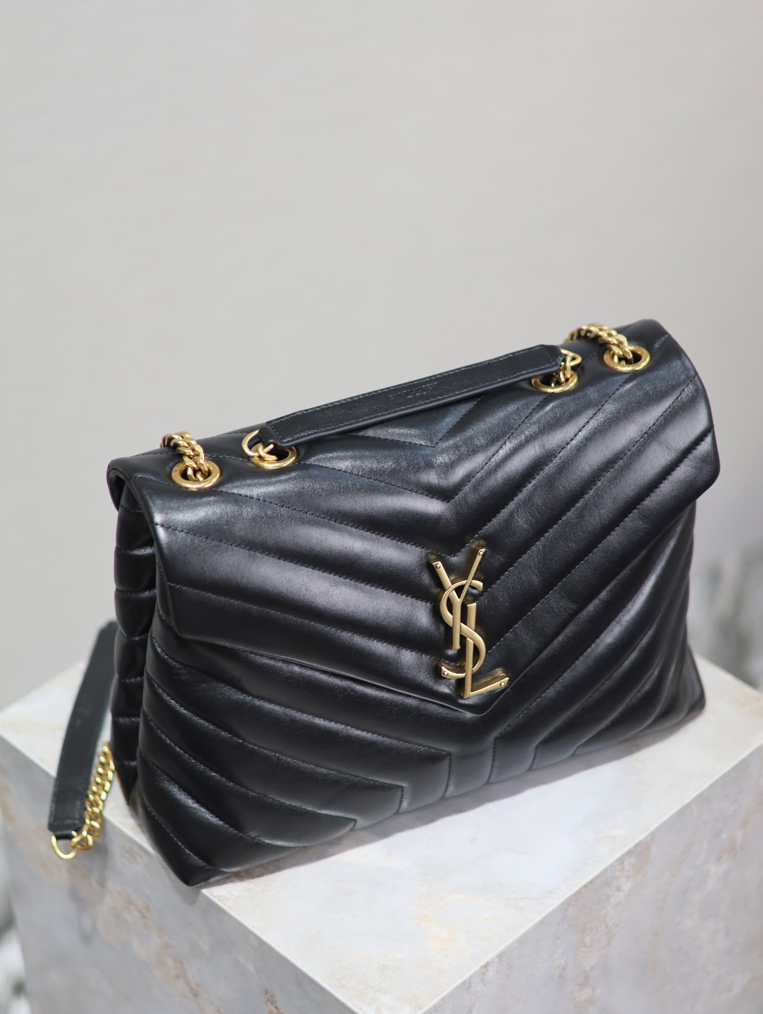 [TOP] SAINT LAURENT Loulou medium quilted leather shoulder bag black - Bag