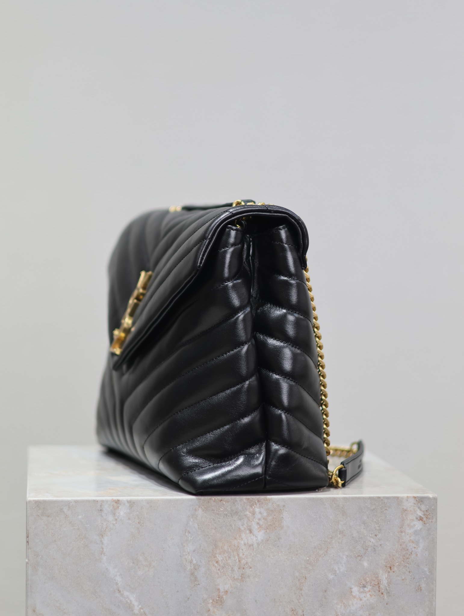 [TOP] SAINT LAURENT Loulou medium quilted leather shoulder bag black - Bag