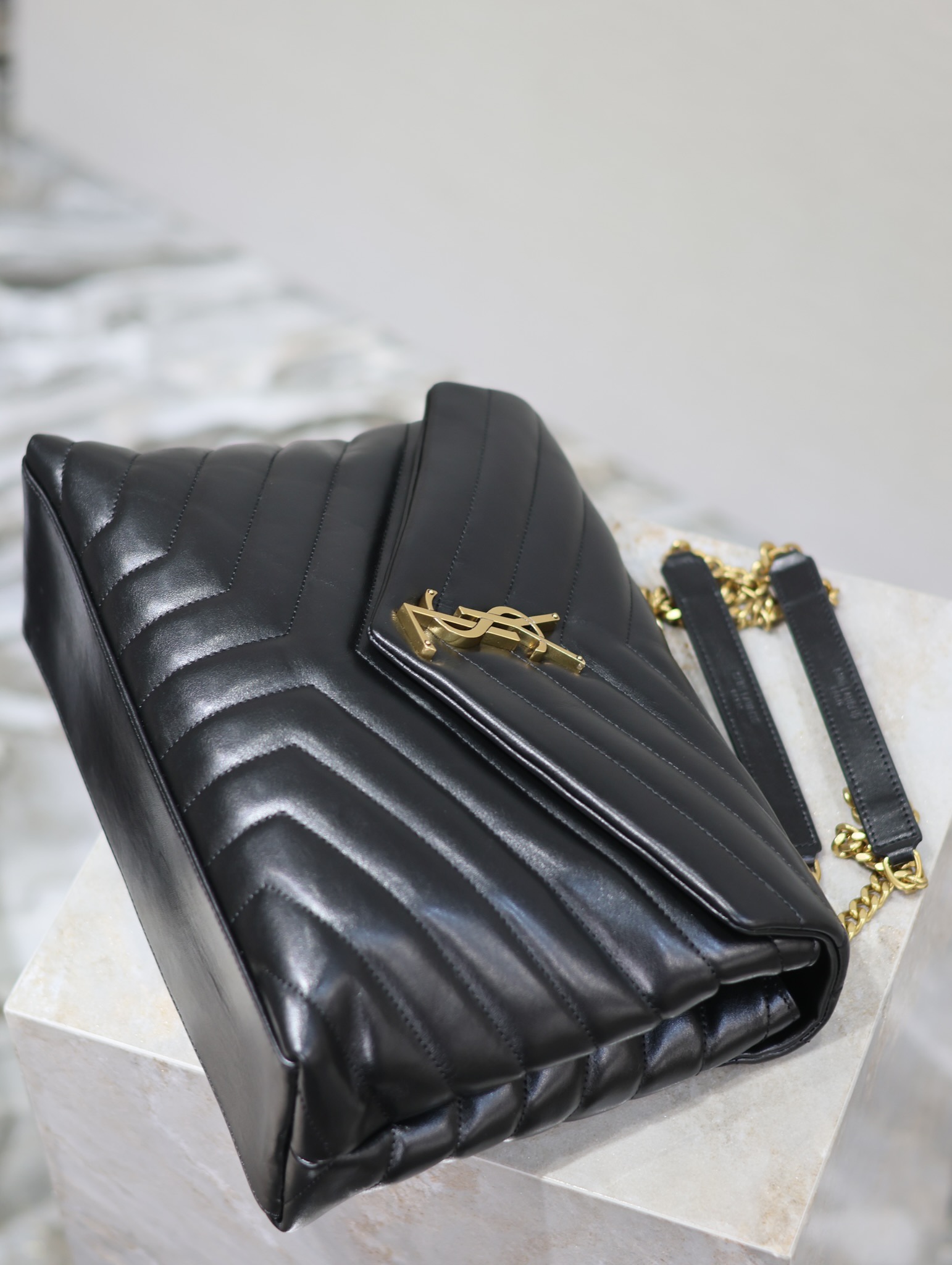 [TOP] SAINT LAURENT Loulou medium quilted leather shoulder bag black - Bag