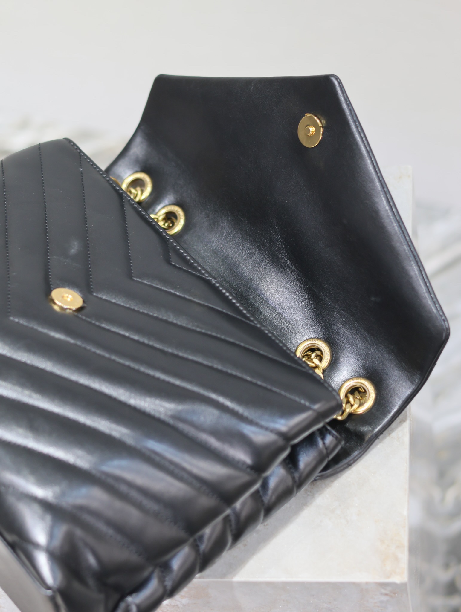 [TOP] SAINT LAURENT Loulou medium quilted leather shoulder bag black - Bag