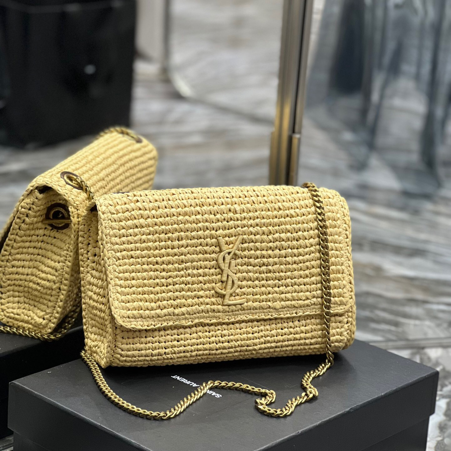 [TOP] SAINT LAUREN KATE MEDIUM SUPPLE CHAIN BAG IN RAFFIA - Bag
