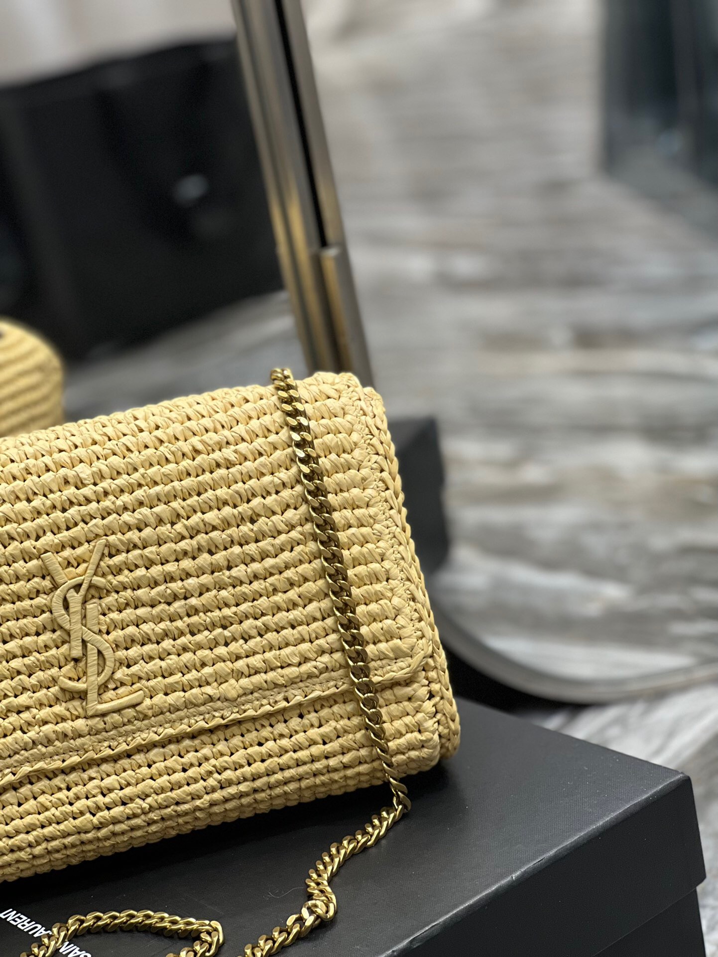 [TOP] SAINT LAUREN KATE MEDIUM SUPPLE CHAIN BAG IN RAFFIA - Bag