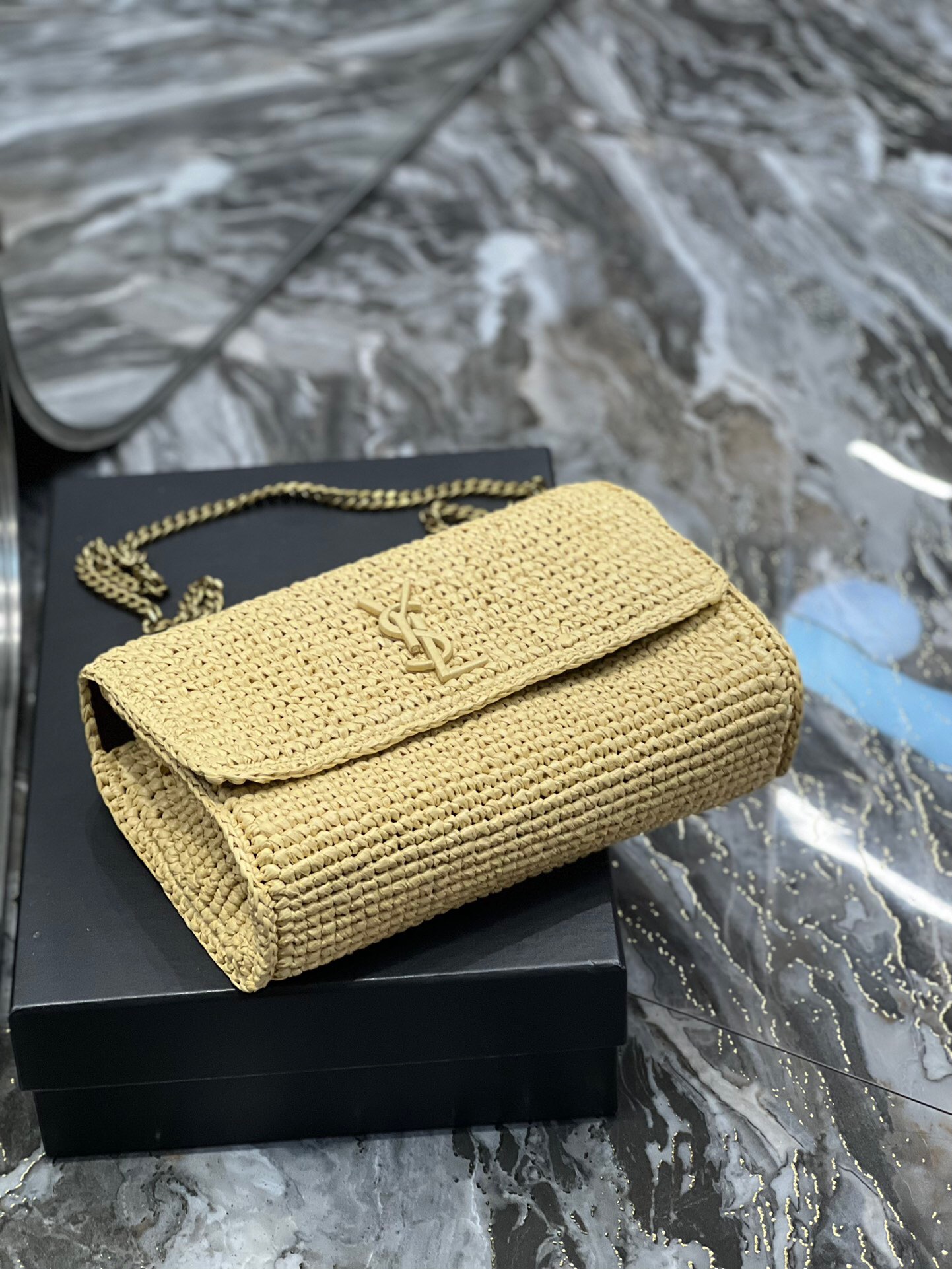 [TOP] SAINT LAUREN KATE MEDIUM SUPPLE CHAIN BAG IN RAFFIA - Bag