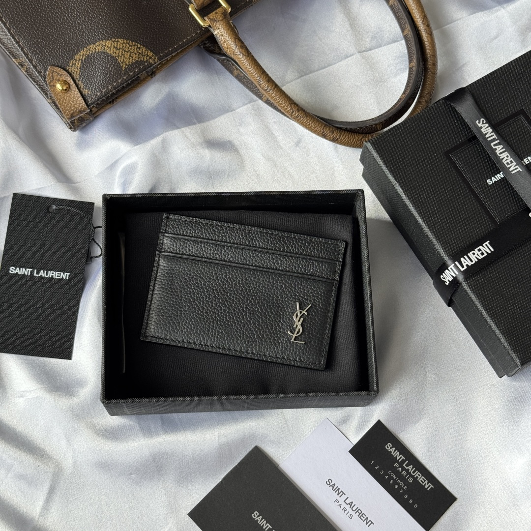 Saint Laurent YSL TINY CASSANDRE card case in matte leather - Black