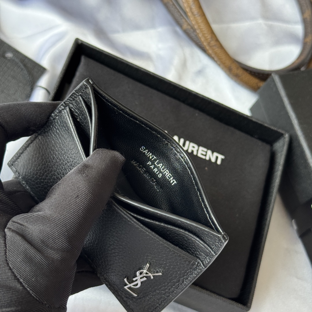 Saint Laurent YSL TINY CASSANDRE card case in matte leather - Black