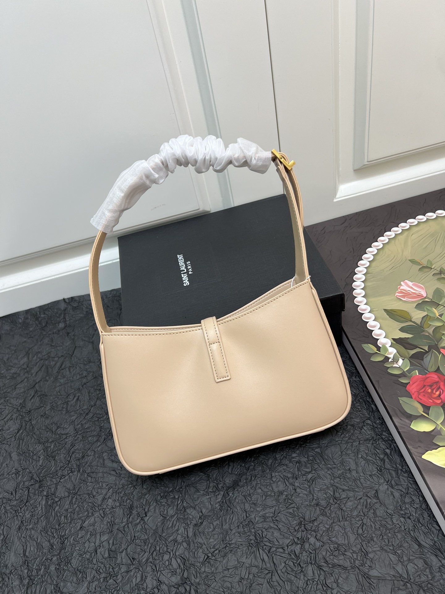 Saint Laurent YSL Le 5 à 7 hobo bag - Flesh Colored Bag