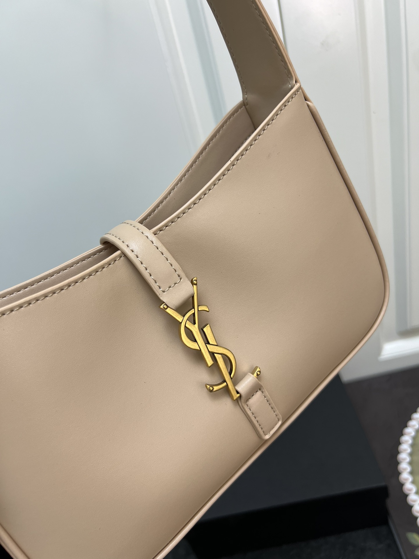 Saint Laurent YSL Le 5 à 7 hobo bag - Flesh Colored Bag