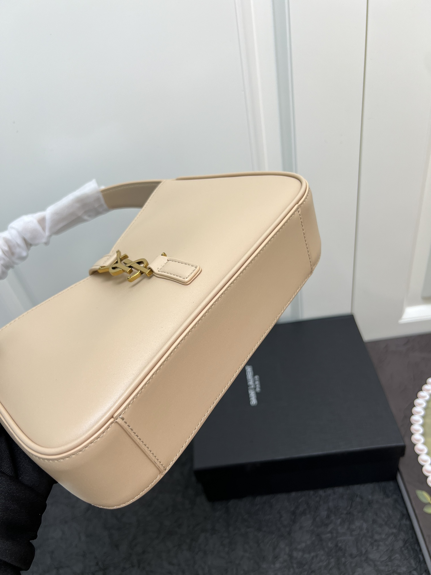 Saint Laurent YSL Le 5 à 7 hobo bag - Flesh Colored Bag