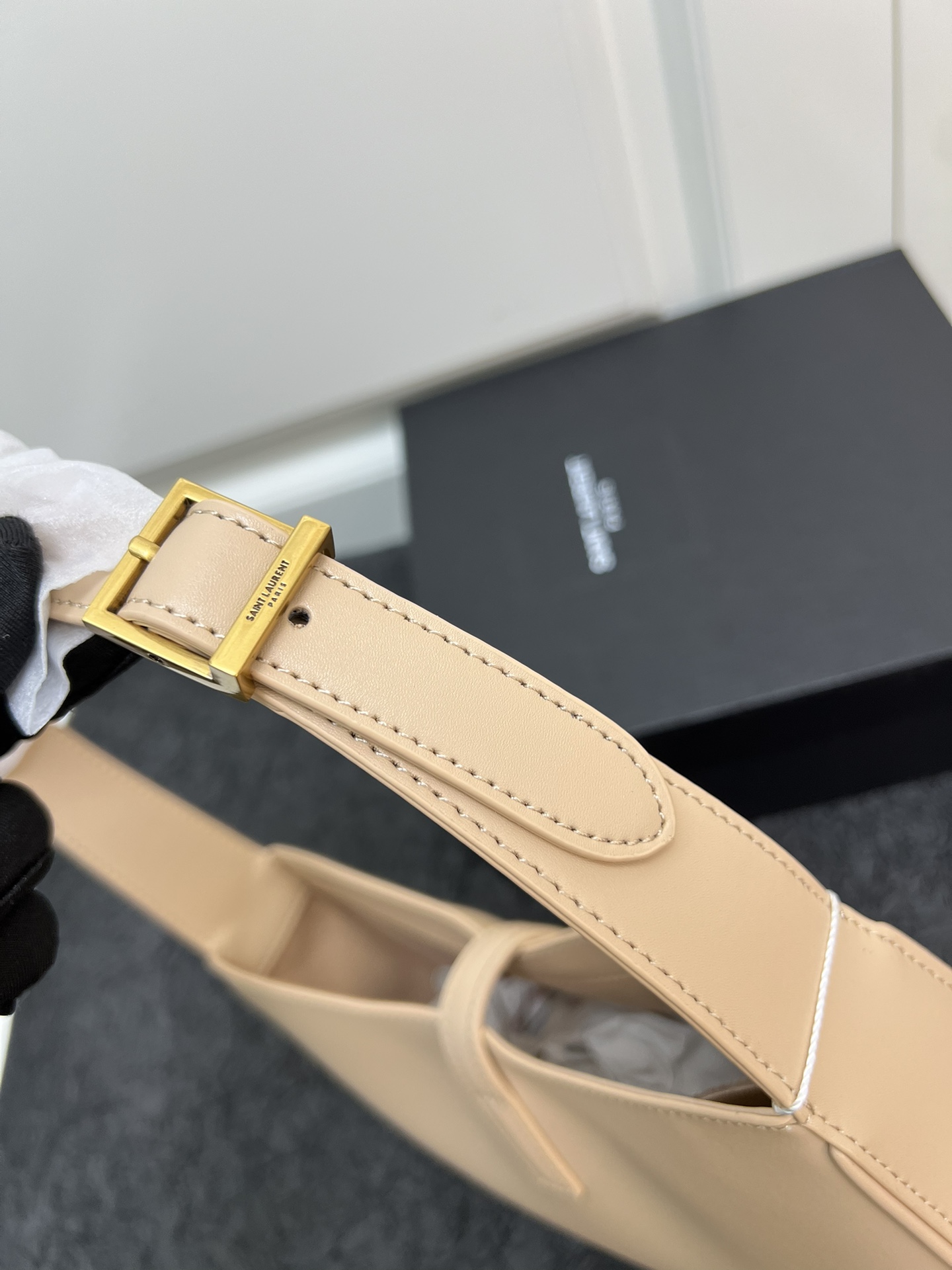 Saint Laurent YSL Le 5 à 7 hobo bag - Flesh Colored Bag