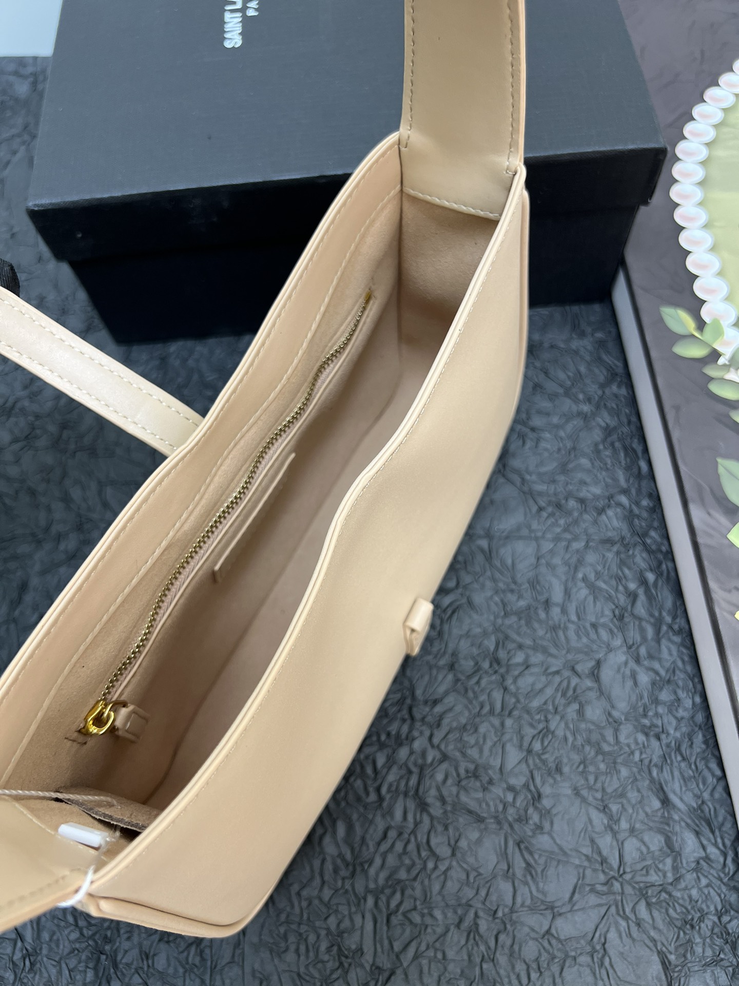 Saint Laurent YSL Le 5 à 7 hobo bag - Flesh Colored Bag