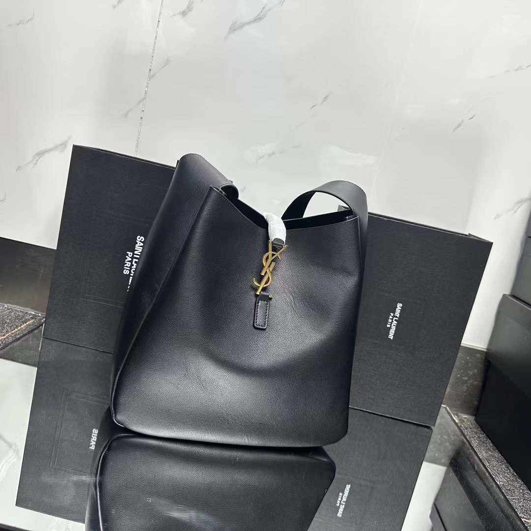 SAINT LAURENT Supple Large leather shoulder bag-Black - Bag