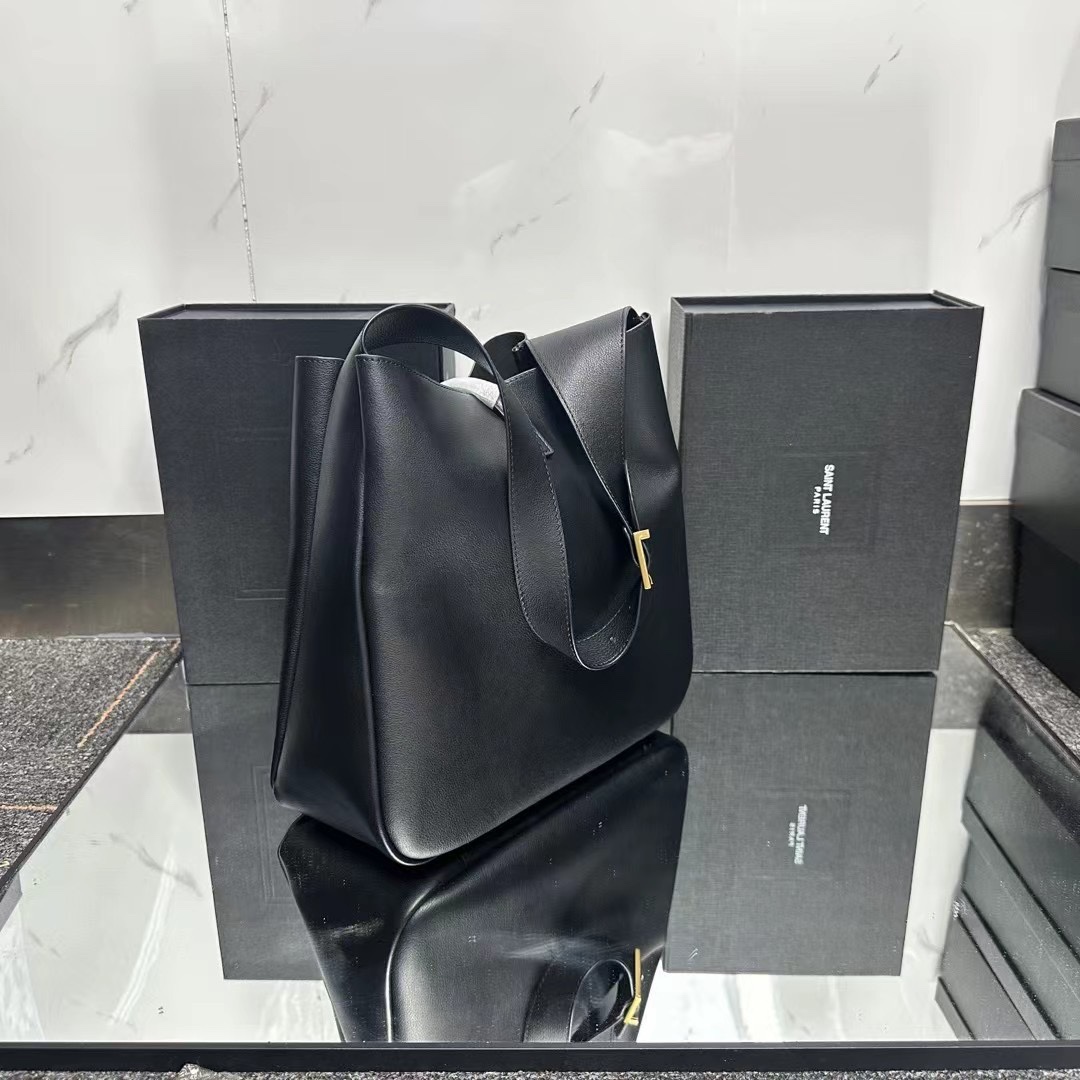 SAINT LAURENT Supple Large leather shoulder bag-Black - Bag