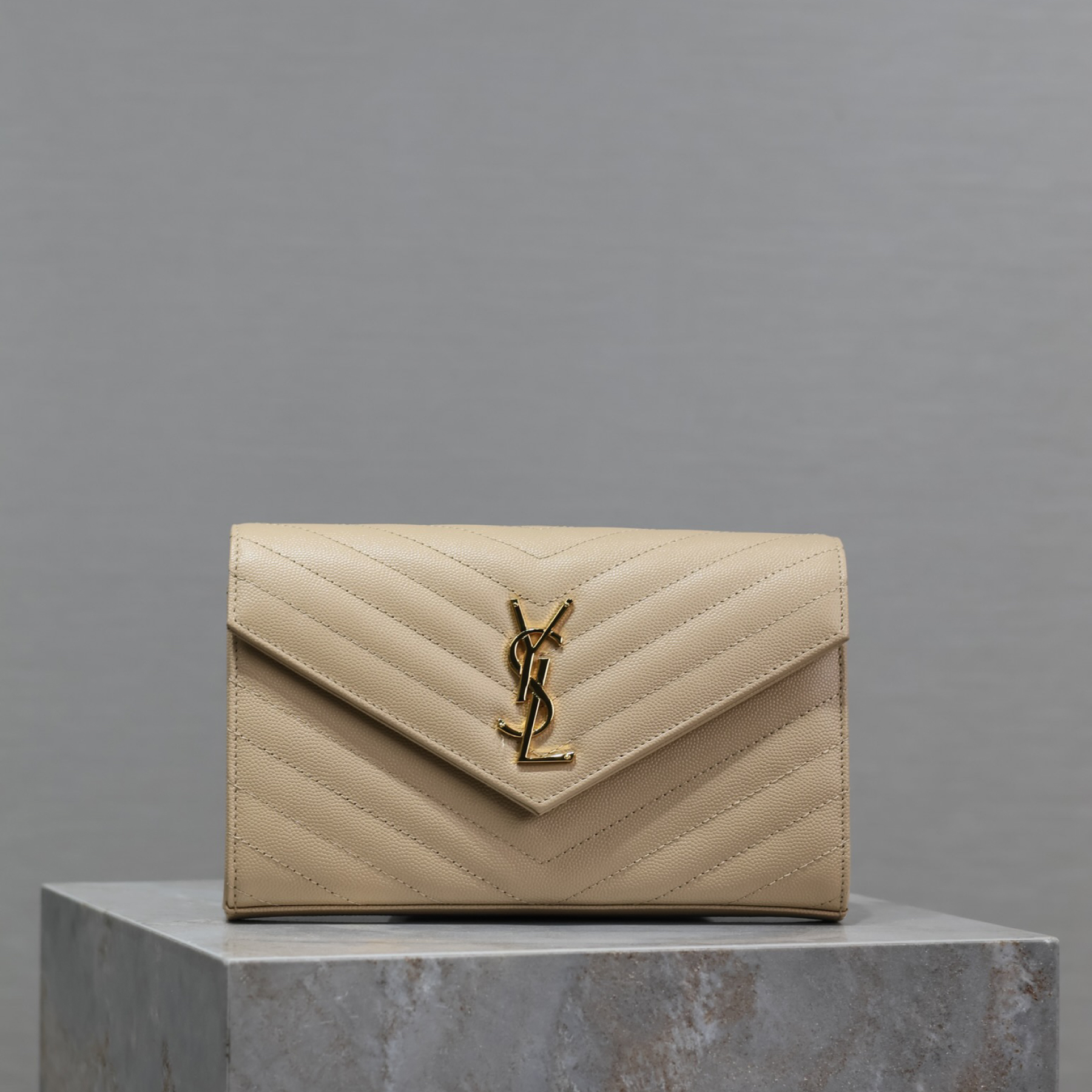 [TOP] Saint Laurent CLASSIC CASSANDRE CHAIN WALLET IN GRAIN DE POUDRE LEATHER