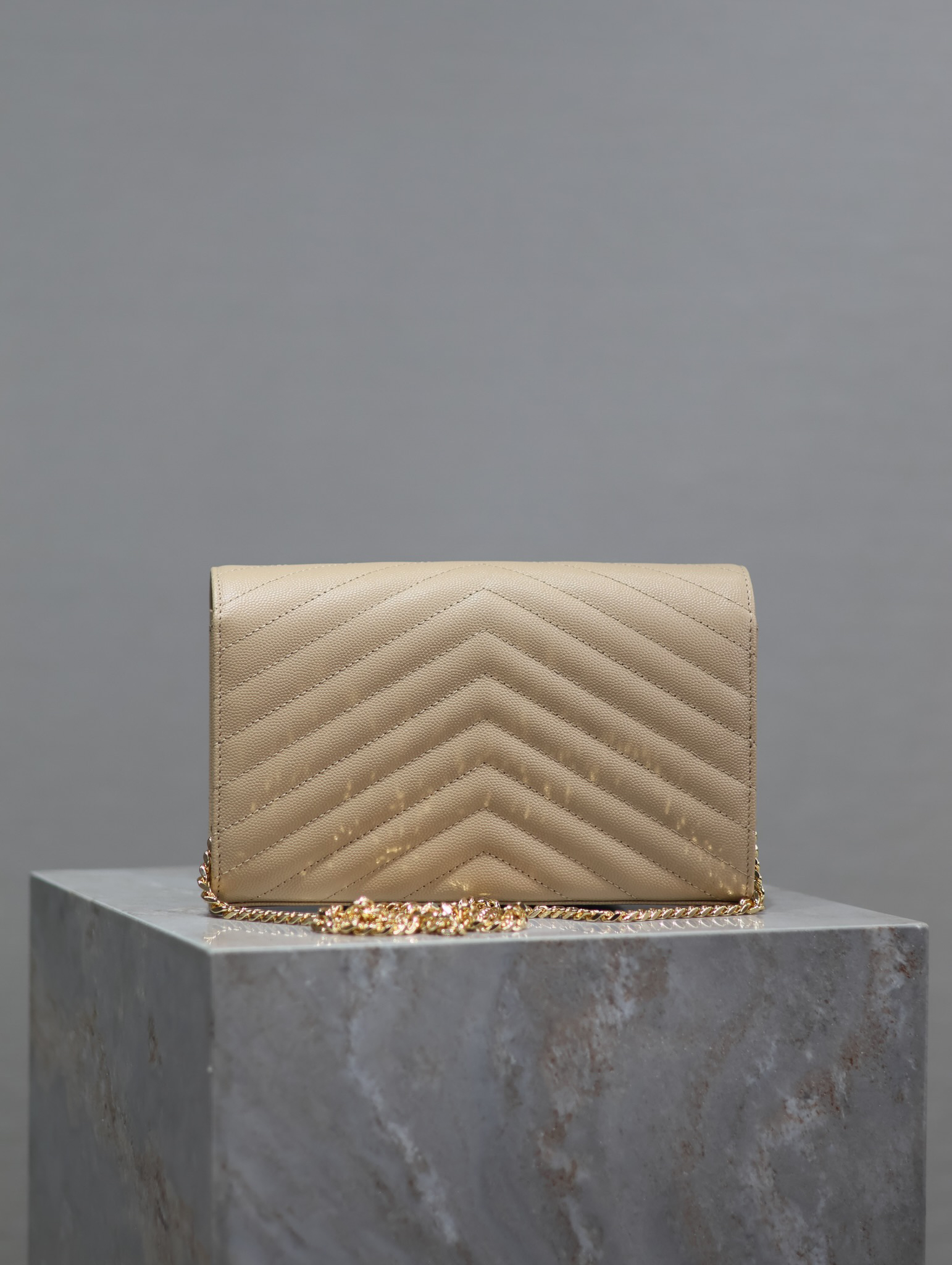 [TOP] Saint Laurent CLASSIC CASSANDRE CHAIN WALLET IN GRAIN DE POUDRE LEATHER
