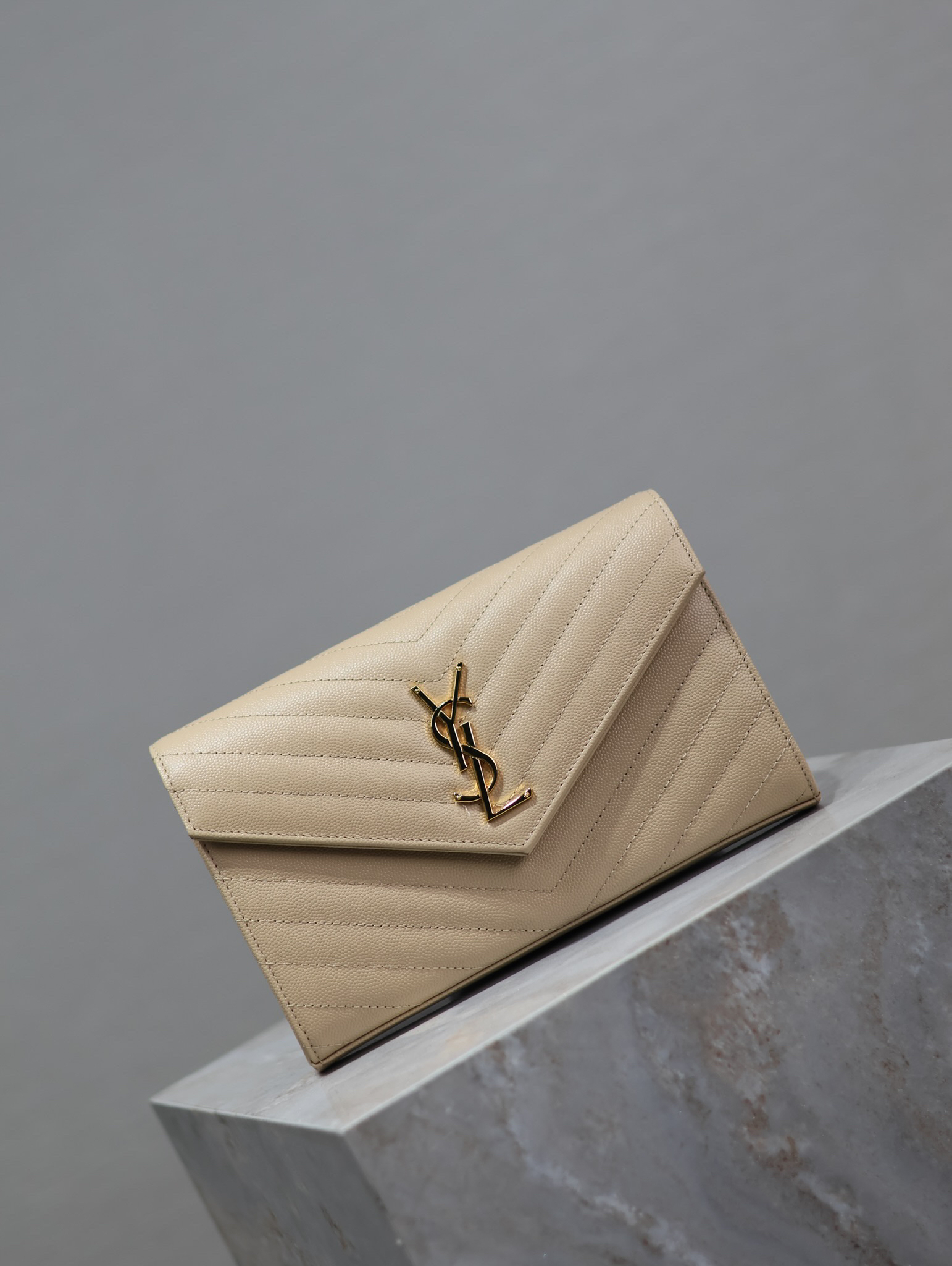 [TOP] Saint Laurent CLASSIC CASSANDRE CHAIN WALLET IN GRAIN DE POUDRE LEATHER