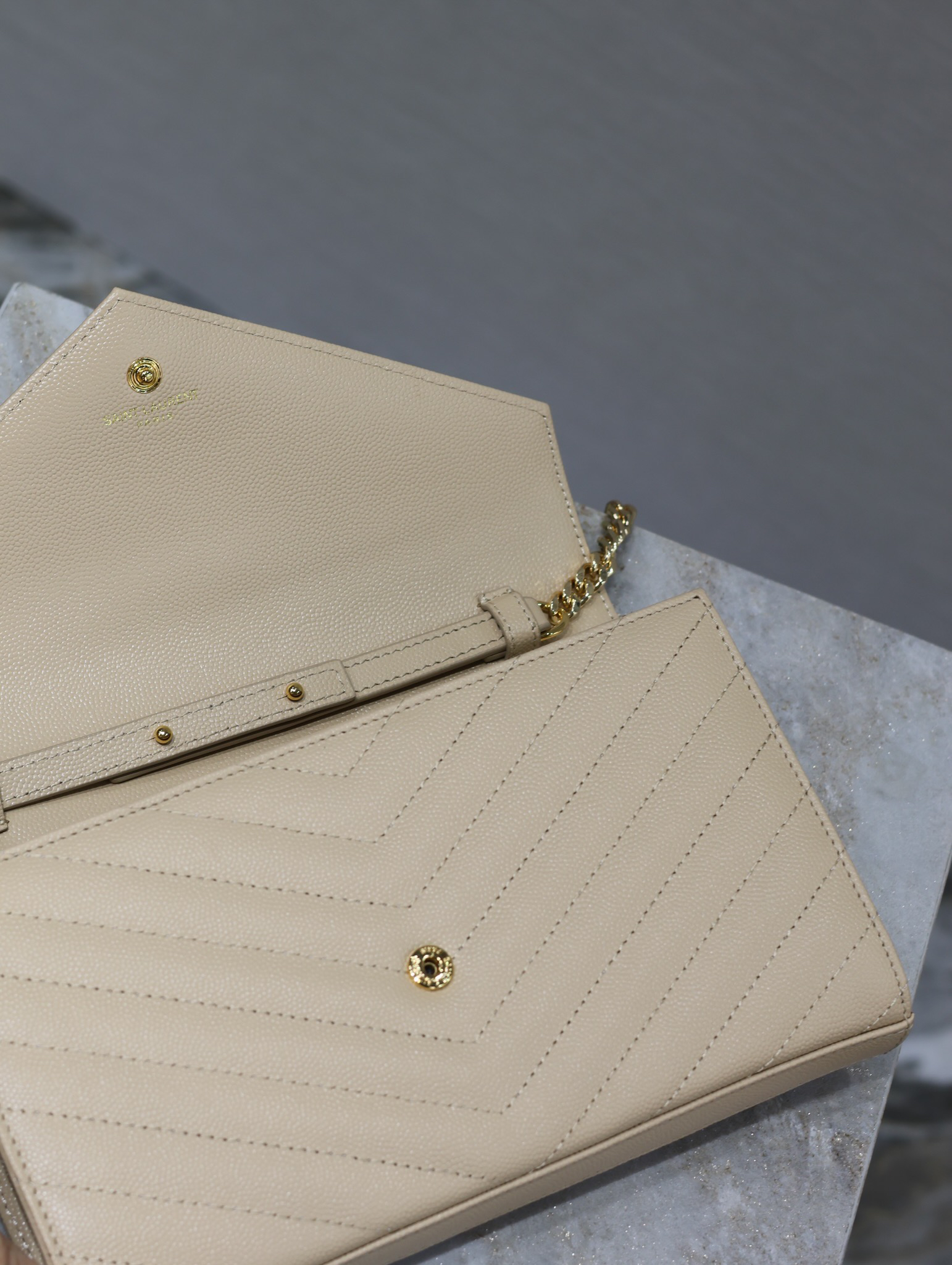 [TOP] Saint Laurent CLASSIC CASSANDRE CHAIN WALLET IN GRAIN DE POUDRE LEATHER