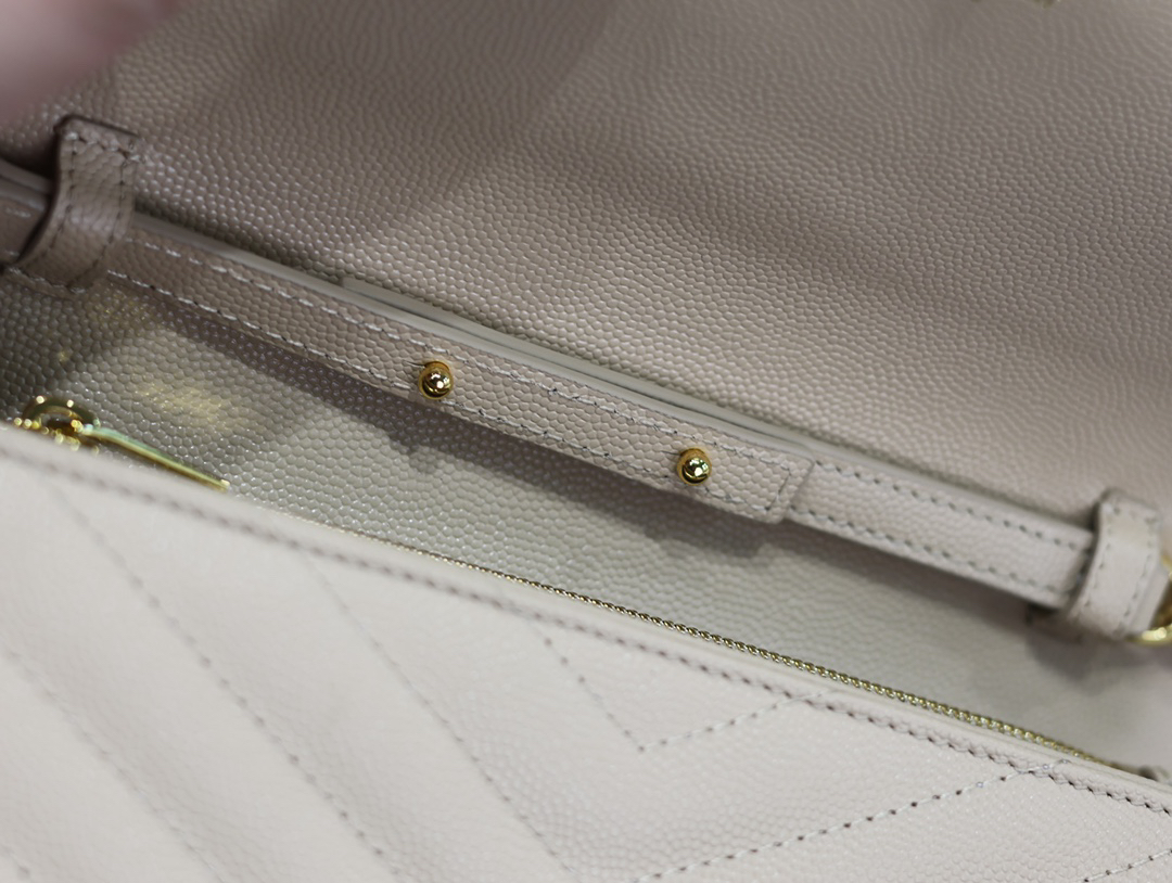 [TOP] Saint Laurent CLASSIC CASSANDRE CHAIN WALLET IN GRAIN DE POUDRE LEATHER