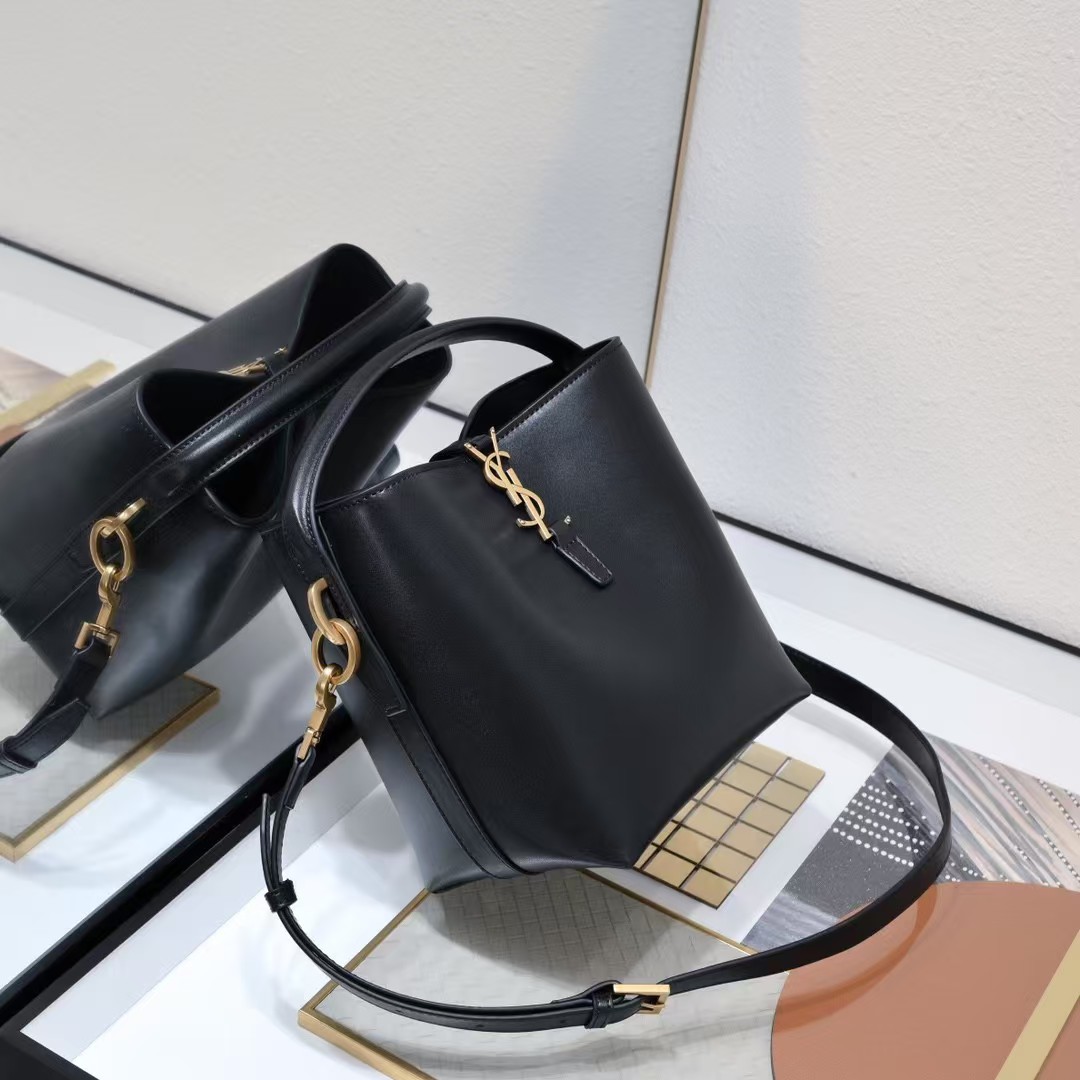 Saint Laurent Le 37 Small Bag in Shiny Leather