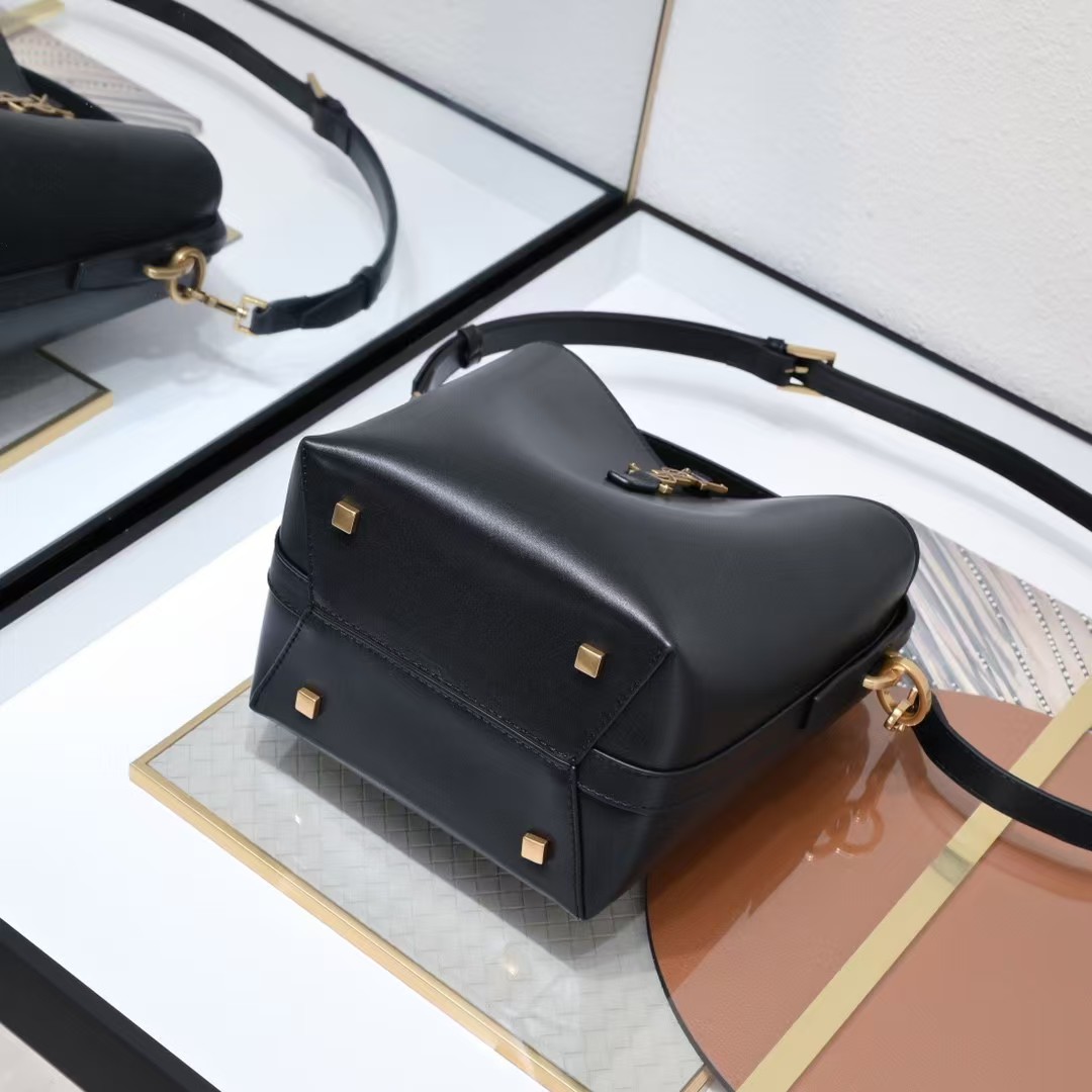 Saint Laurent Le 37 Small Bag in Shiny Leather
